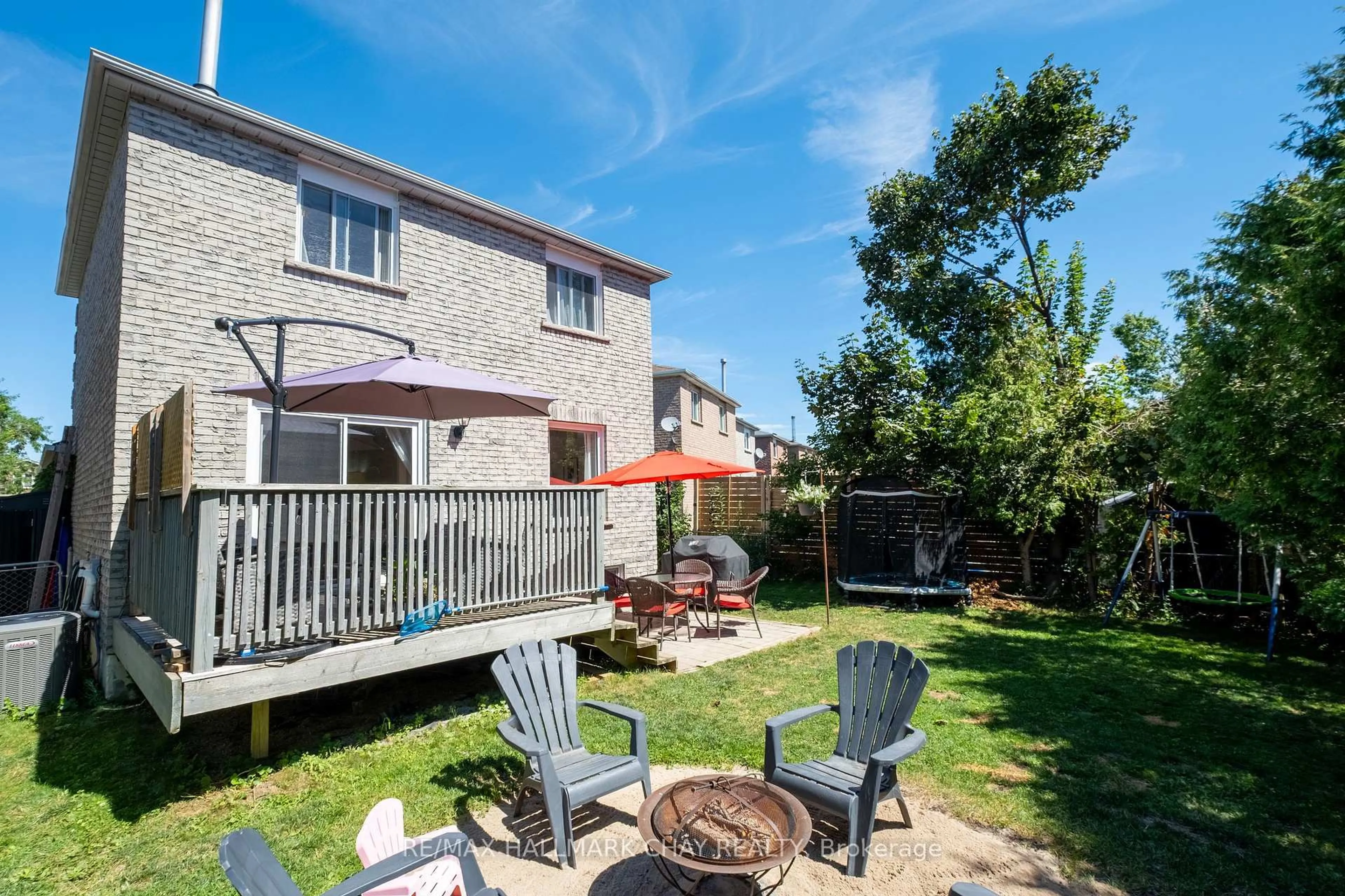 Patio, street for 54 Wallace Dr, Barrie Ontario L4N 7E1
