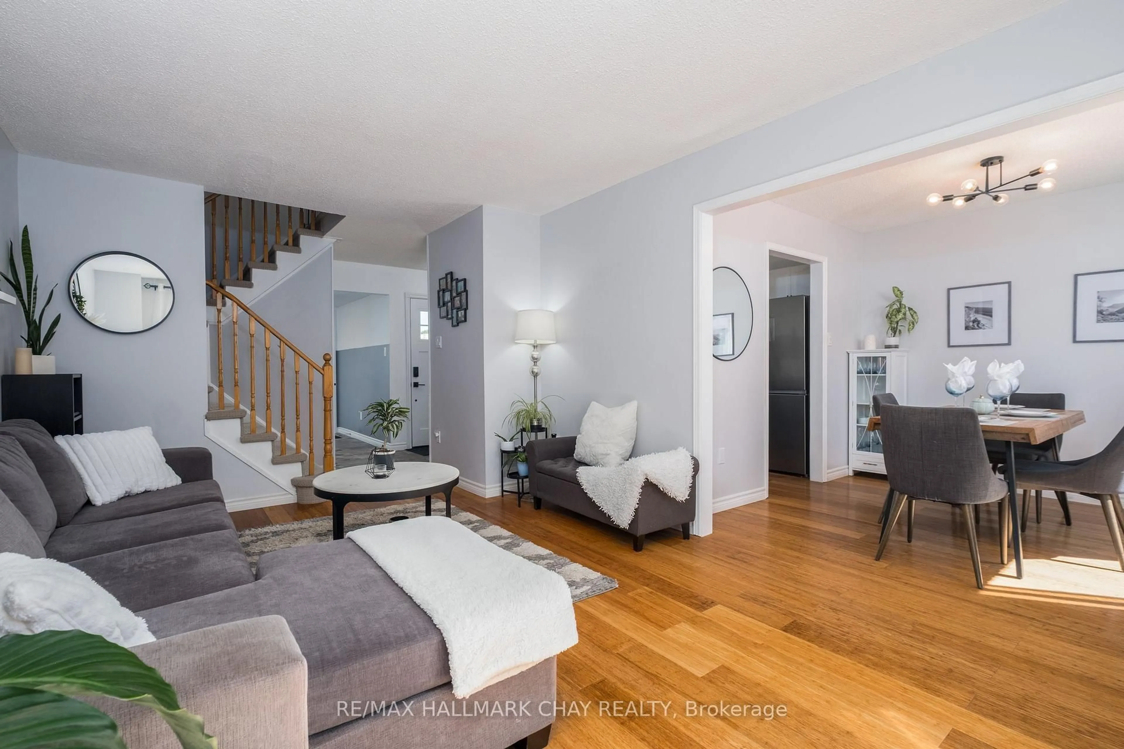 Living room with furniture, unknown for 54 Wallace Dr, Barrie Ontario L4N 7E1