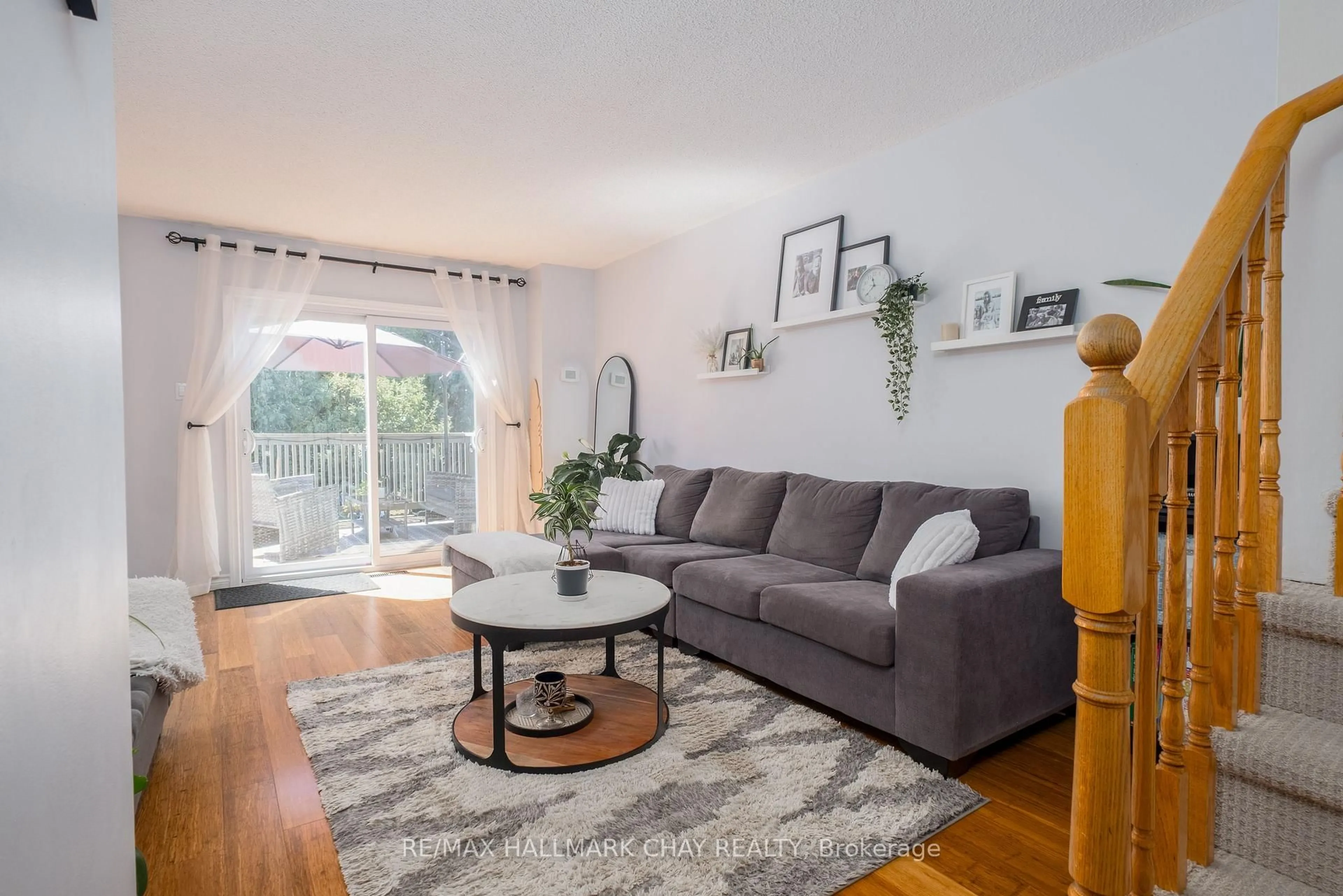 Living room with furniture, wood/laminate floor for 54 Wallace Dr, Barrie Ontario L4N 7E1