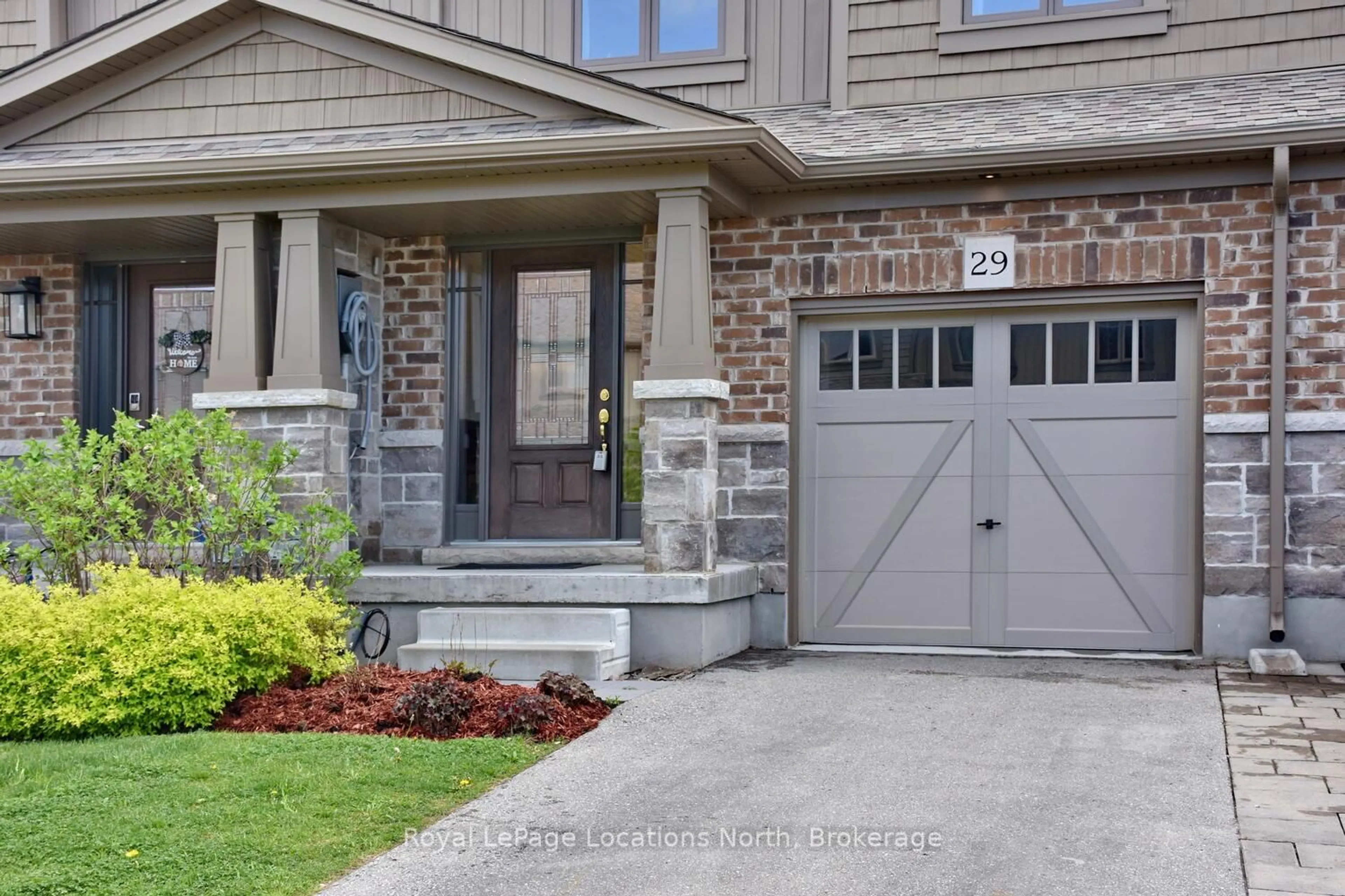 Home with brick exterior material, street for 29 Archer Ave, Collingwood Ontario L9Y 3B7