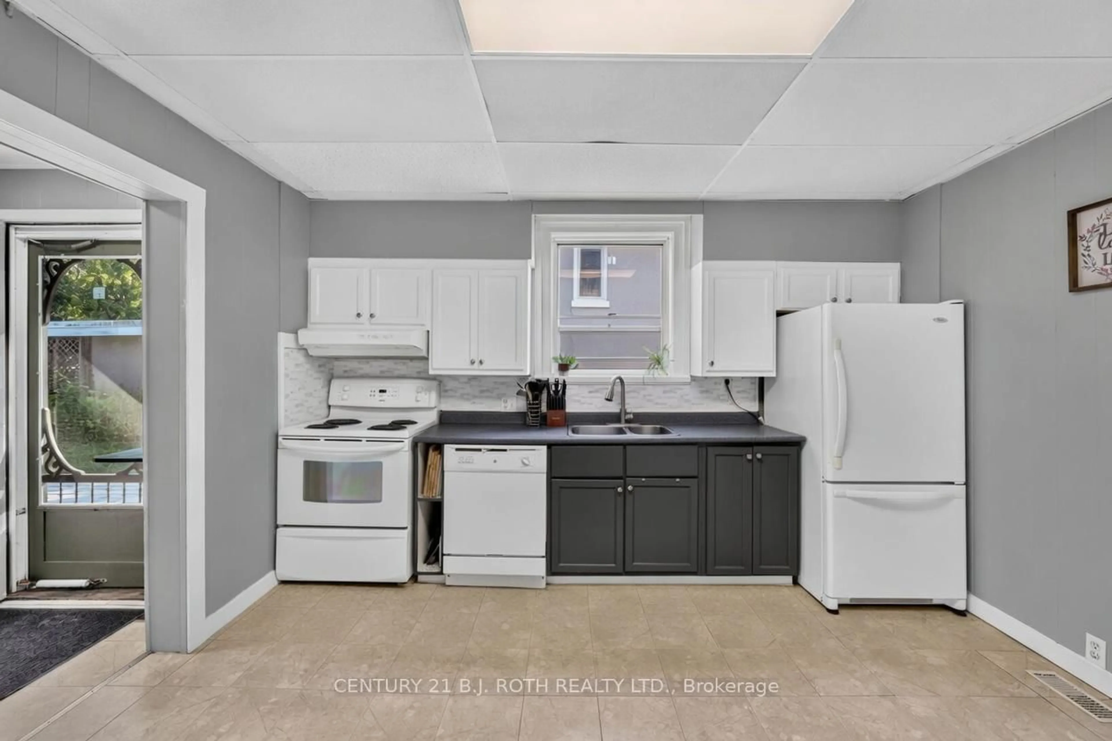 Standard kitchen, unknown for 232 Mary St, Orillia Ontario L3V 7Y7