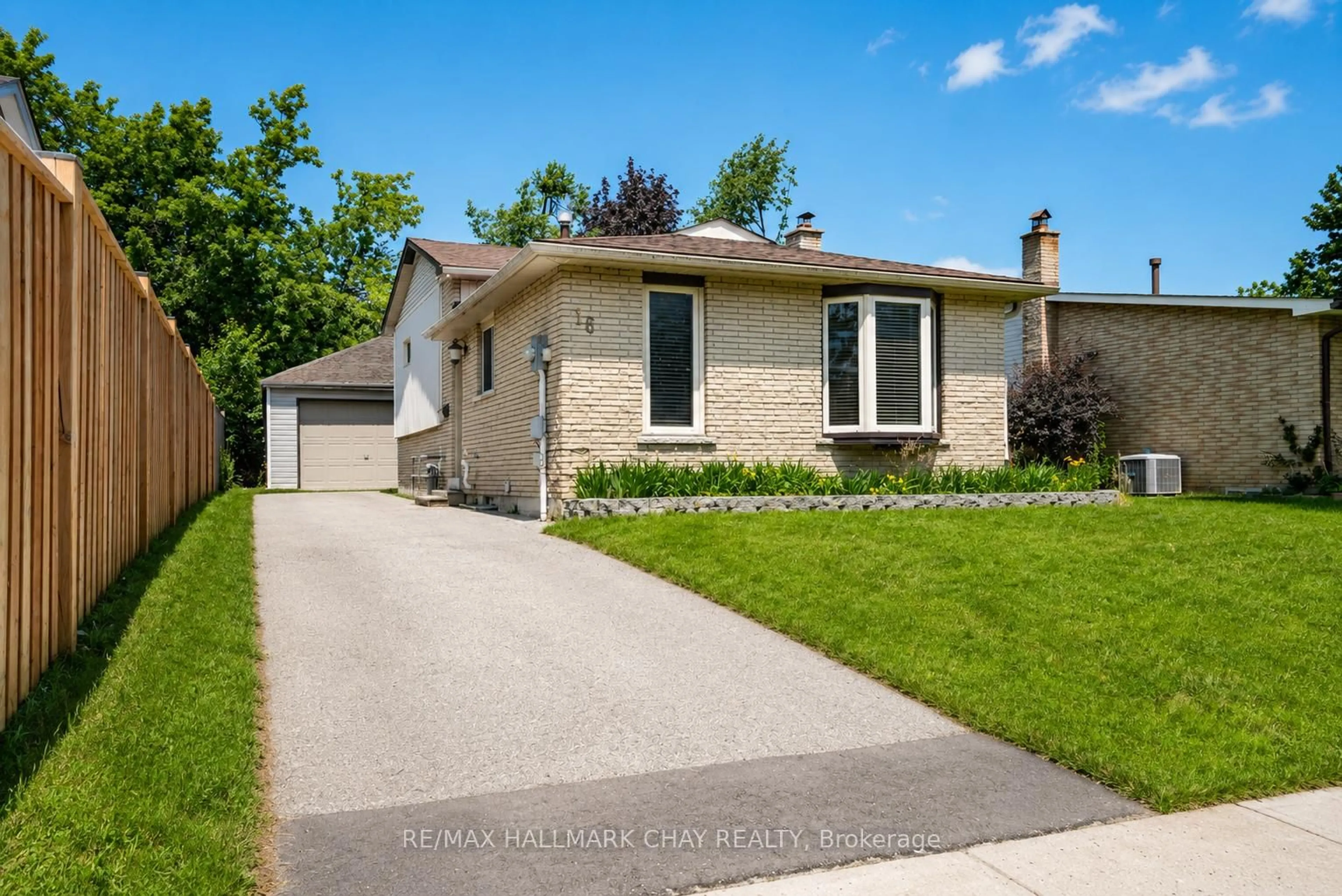 Unknown for 16 Austen Lane, Barrie Ontario L4N 4V1