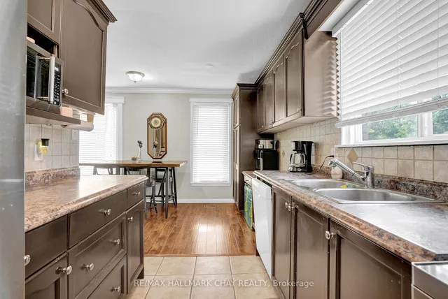 16 Austen Lane, Barrie 2