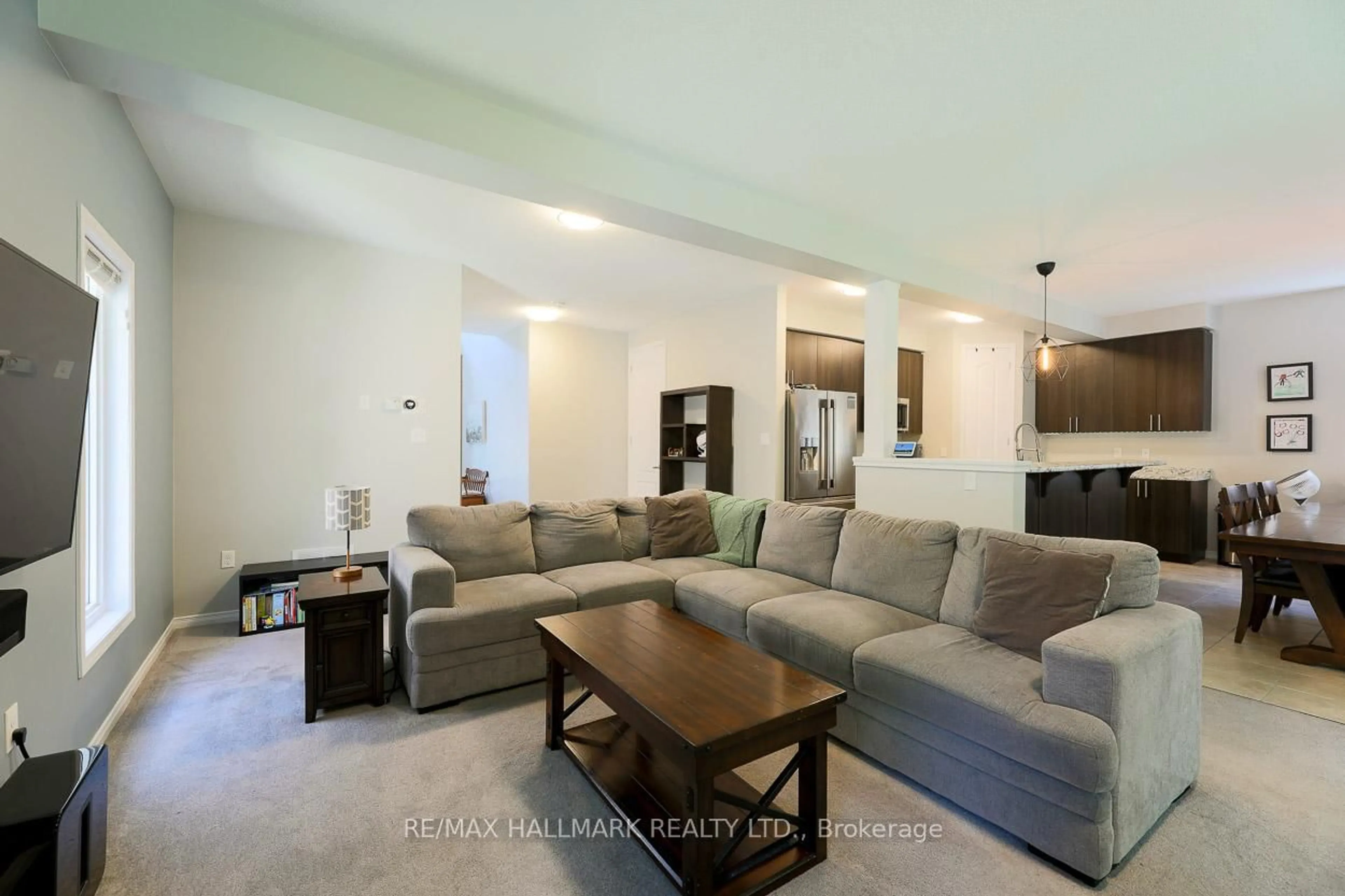 Living room with furniture, unknown for 255 DIANA Dr, Orillia Ontario L3V 0E2