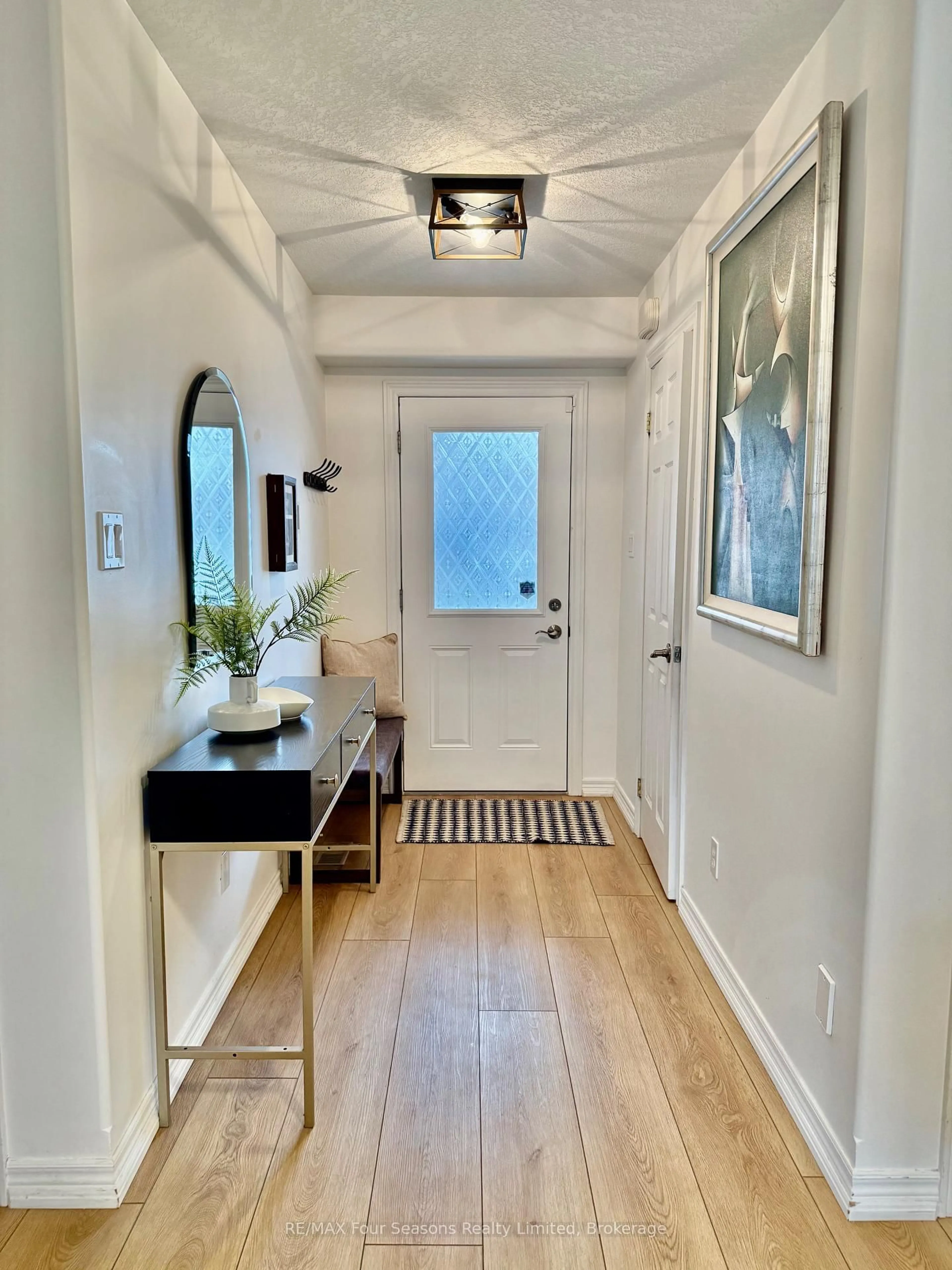 Indoor entryway for 60 Barr St, Collingwood Ontario L9Y 0E6