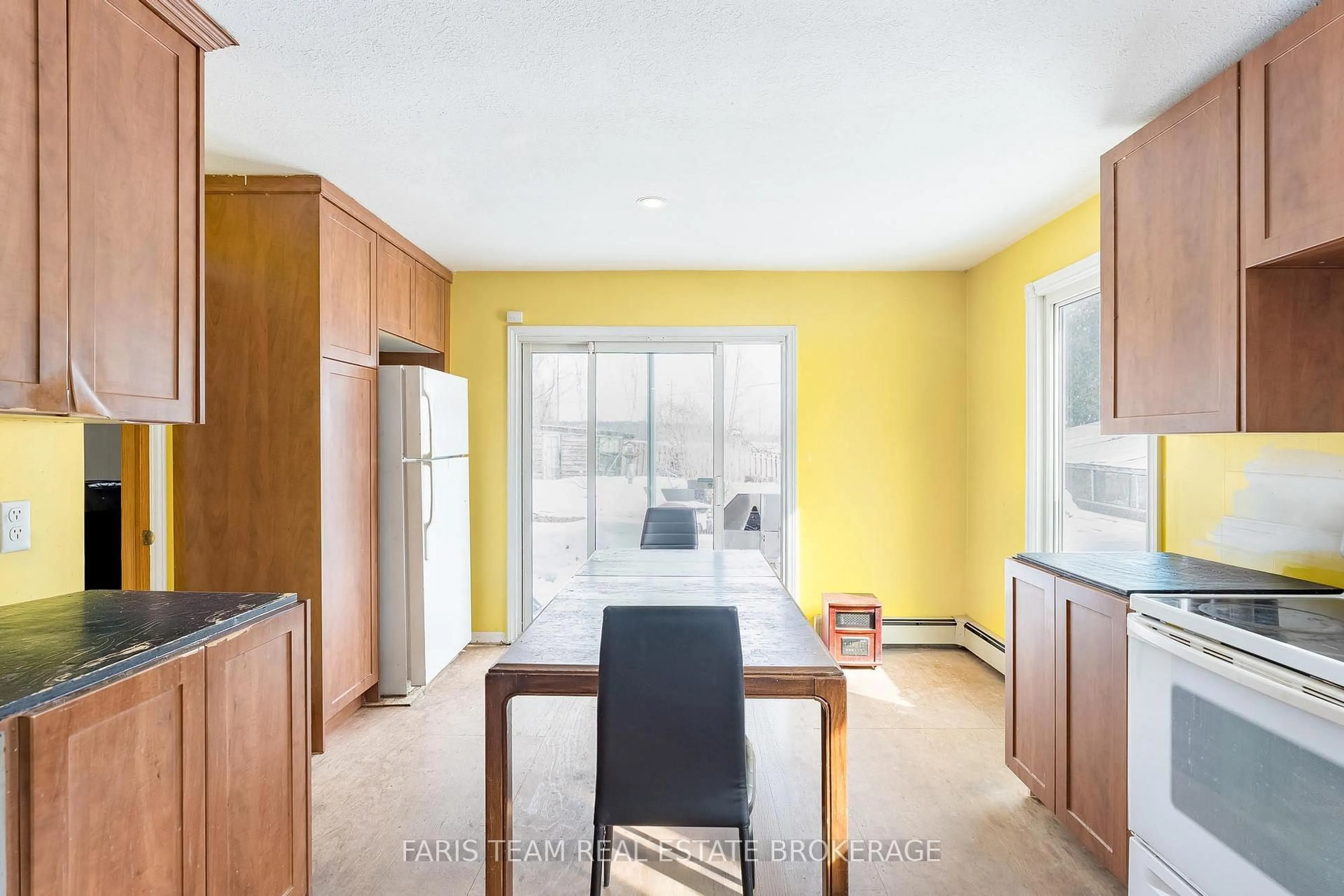 Open concept kitchen, unknown for 1008 Rainbow Valley Rd, Springwater Ontario L0L 2K0