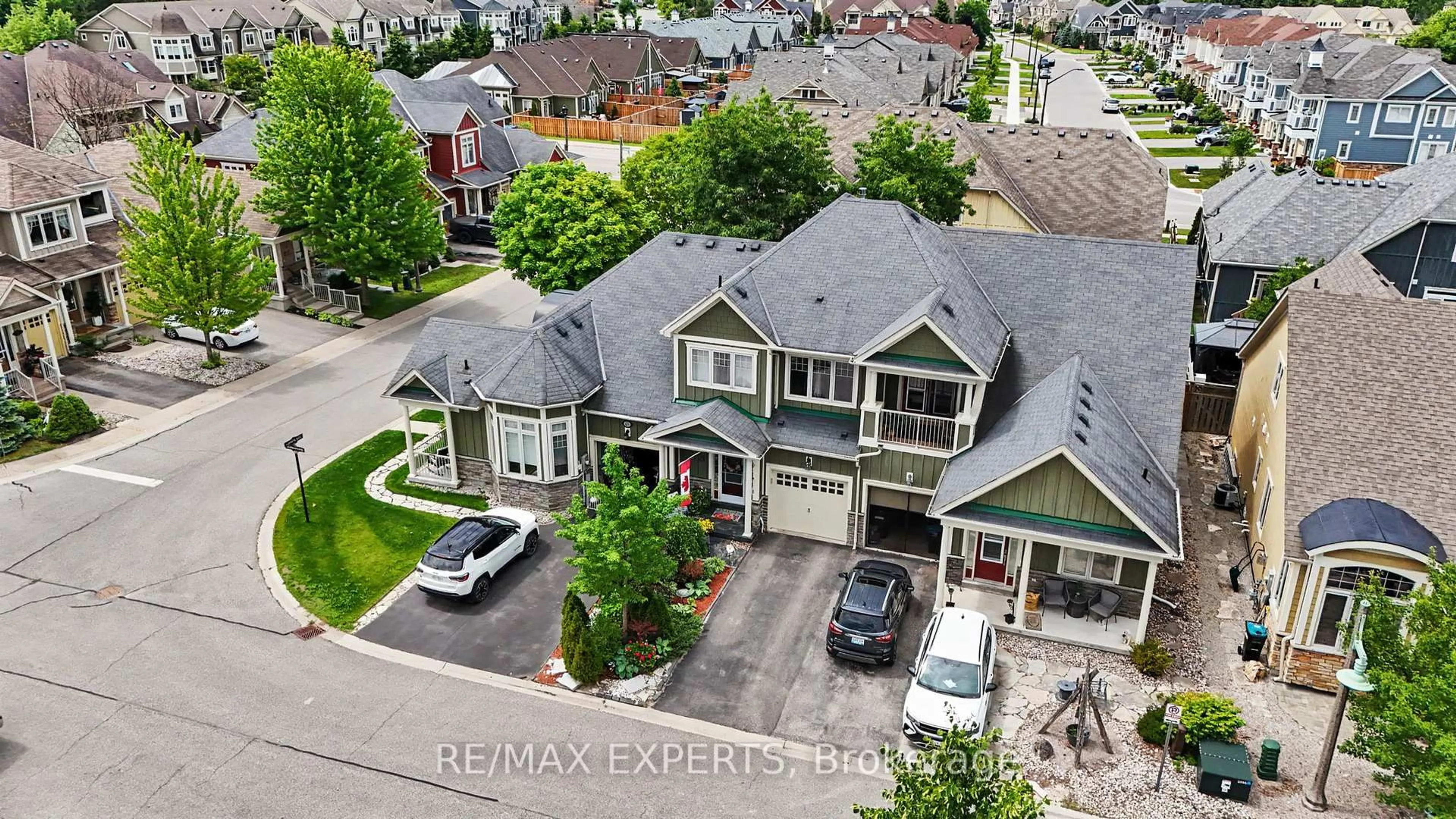 A pic from outside/outdoor area/front of a property/back of a property/a pic from drone, street for 58 Savannah Cres, Wasaga Beach Ontario L9Z 0E7