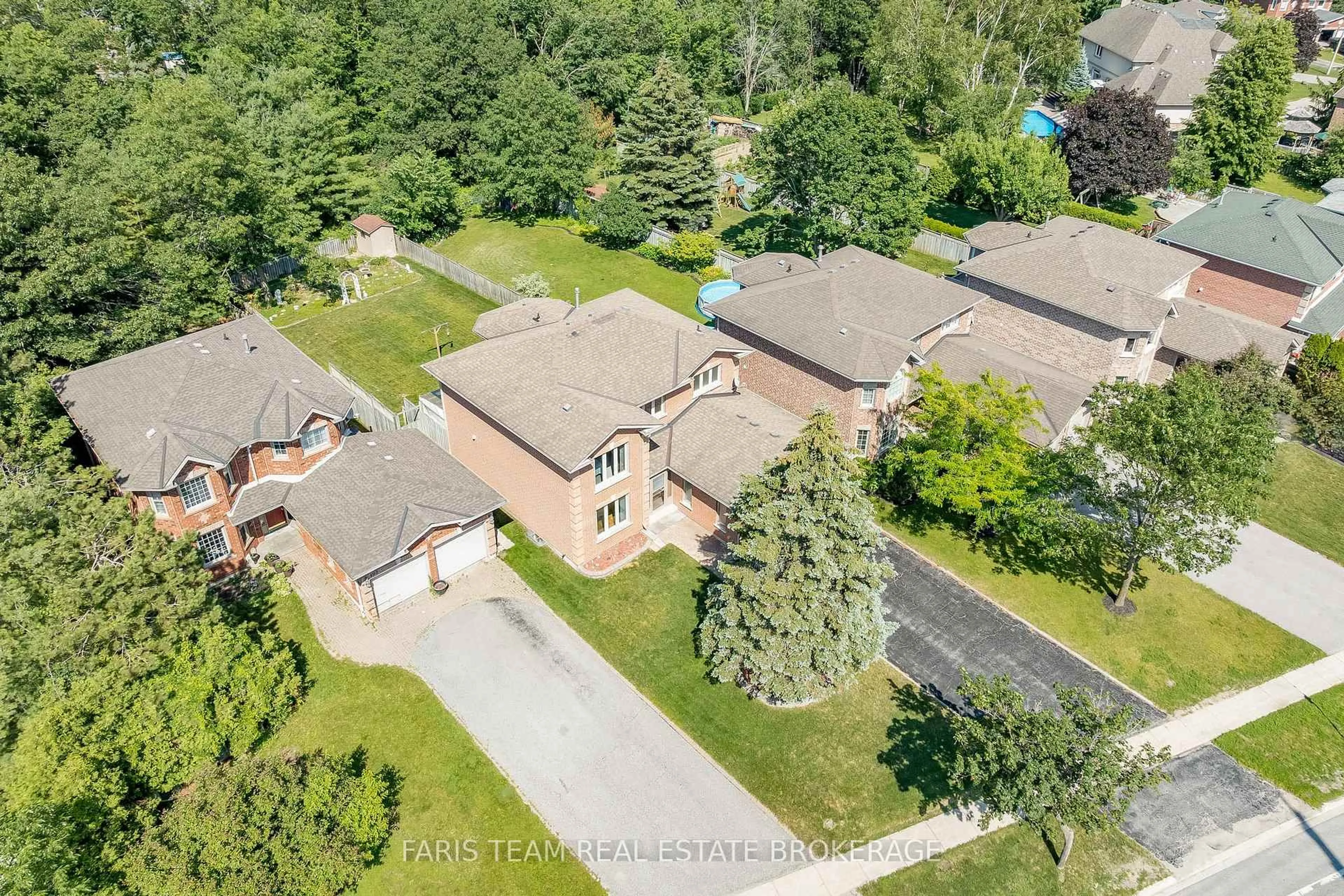 A pic from outside/outdoor area/front of a property/back of a property/a pic from drone, street for 491 Ferndale Dr, Barrie Ontario L4N 7X7
