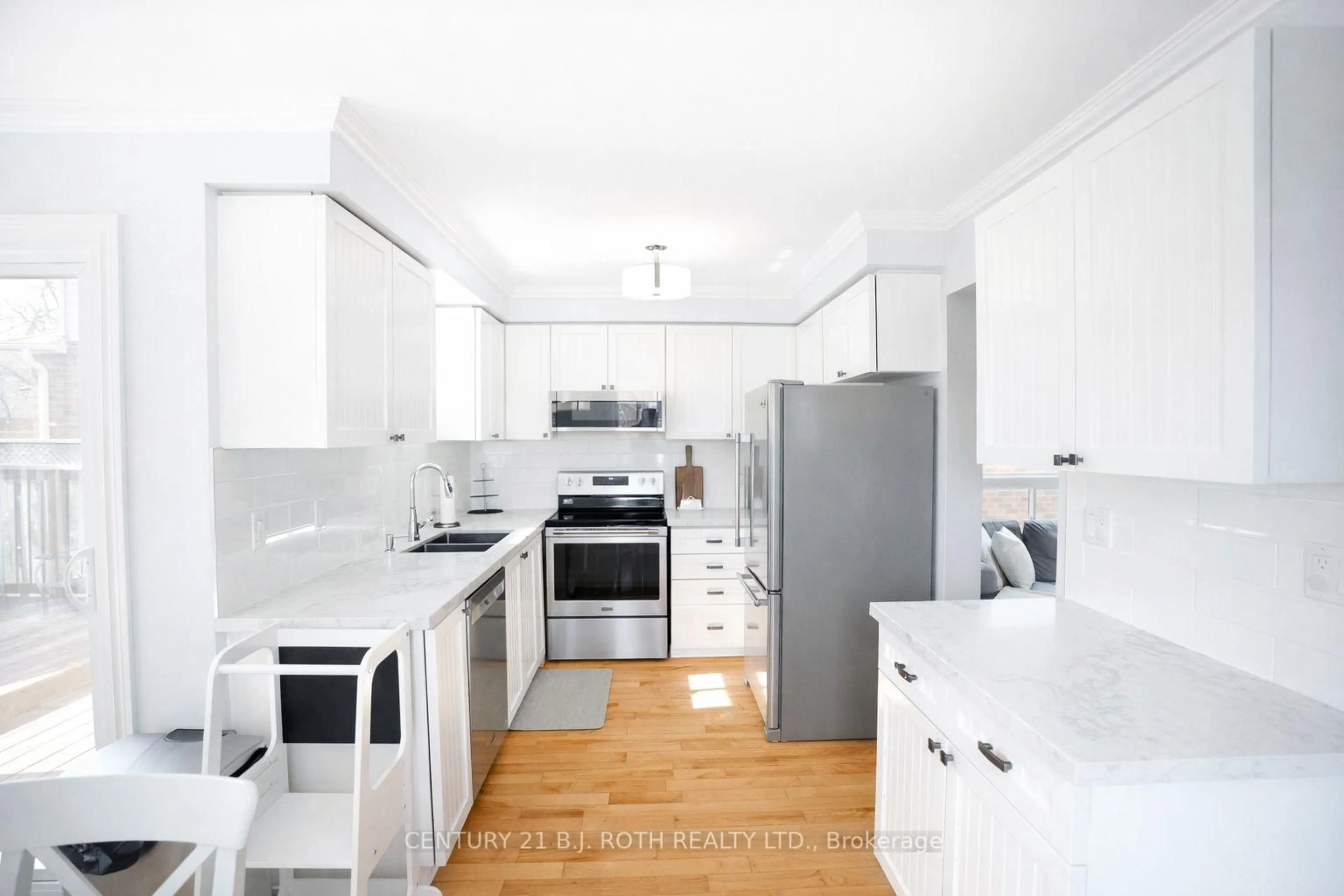 Standard kitchen, unknown for 9 Laidlaw Dr, Barrie Ontario L4N 7S1