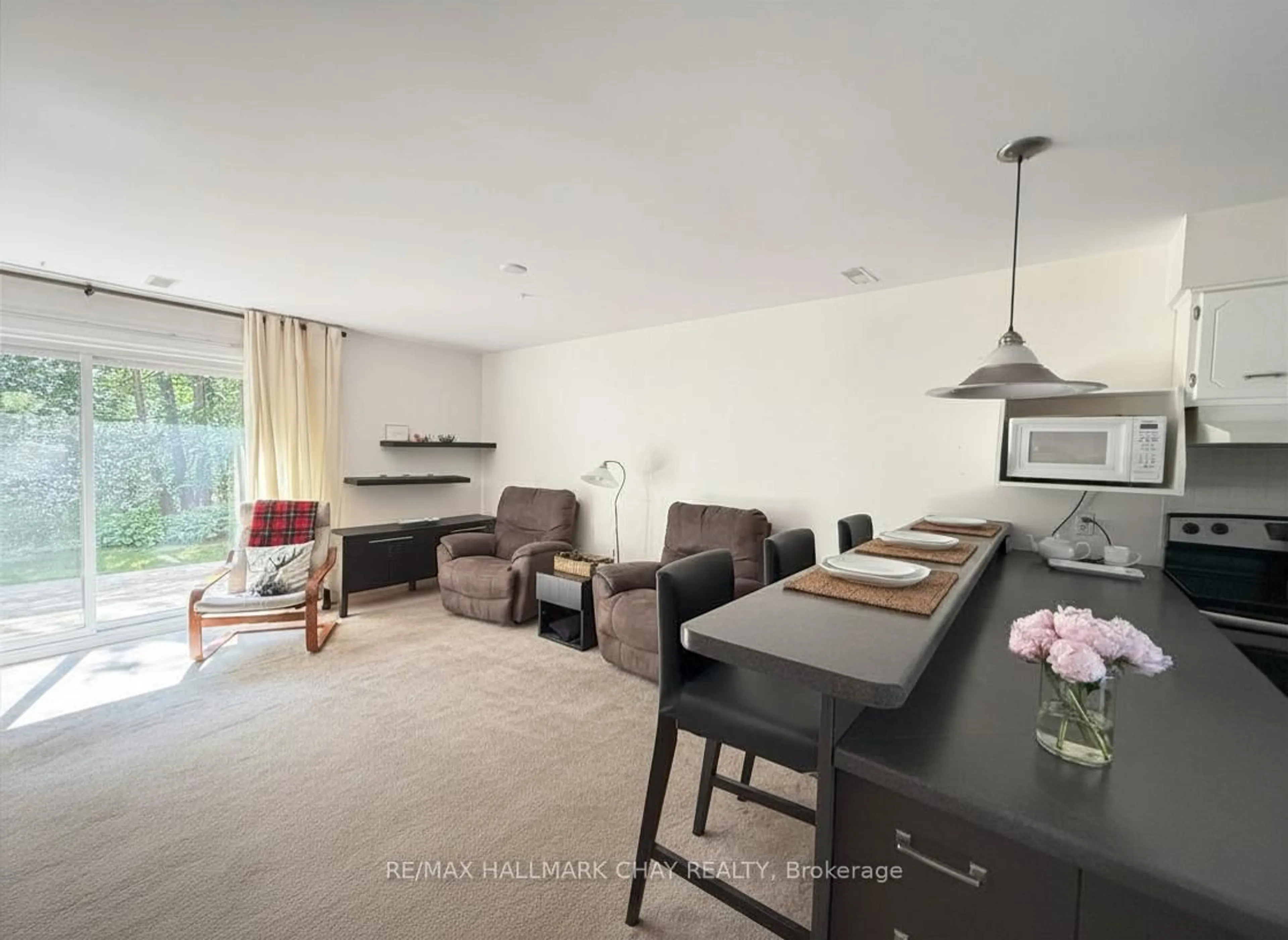 Living room with furniture, unknown for 128 Escarpment Cres #18, Collingwood Ontario L9Y 5B4