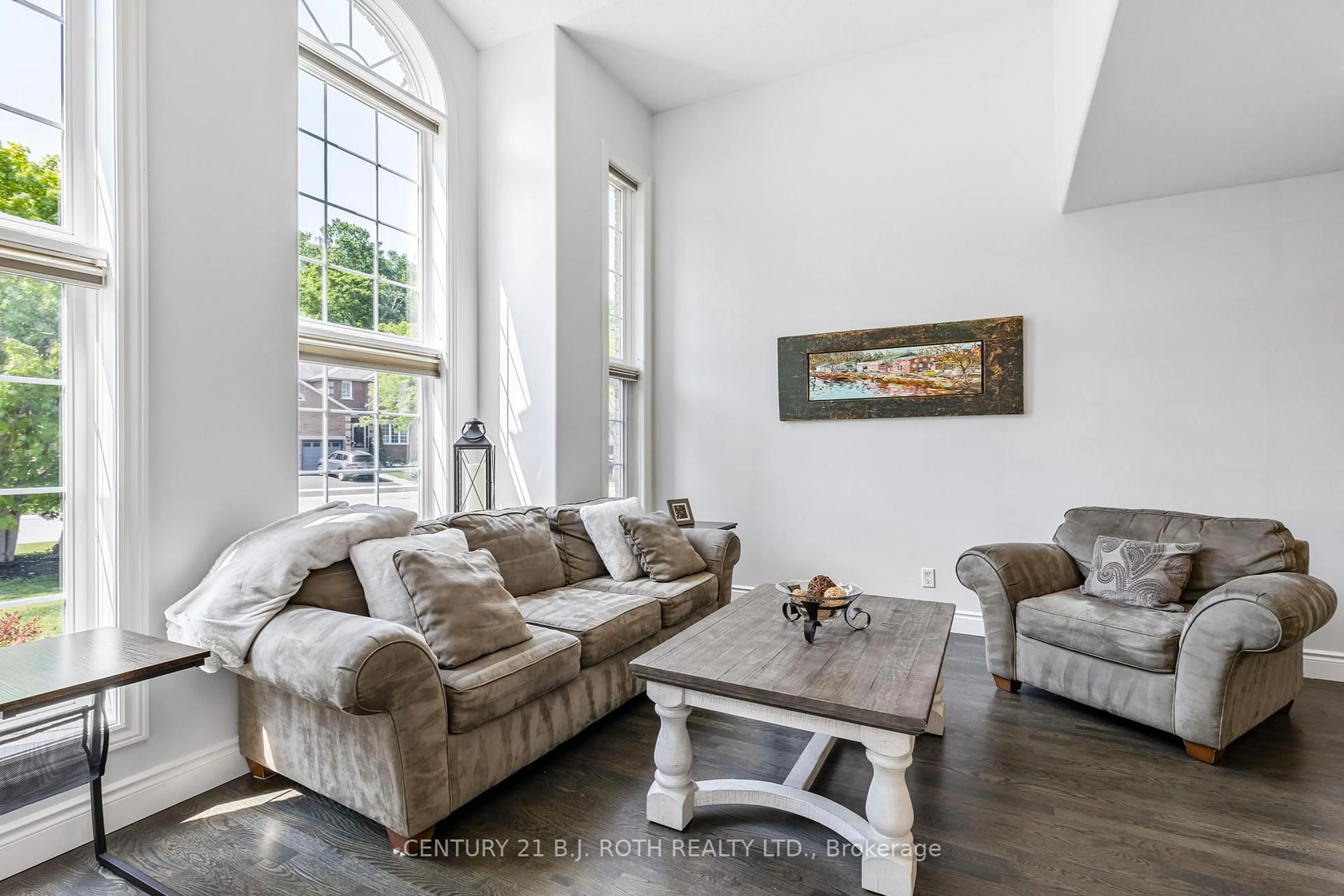 Living room with furniture, unknown for 48 Crimson Ridge Rd, Barrie Ontario L4N 9S1