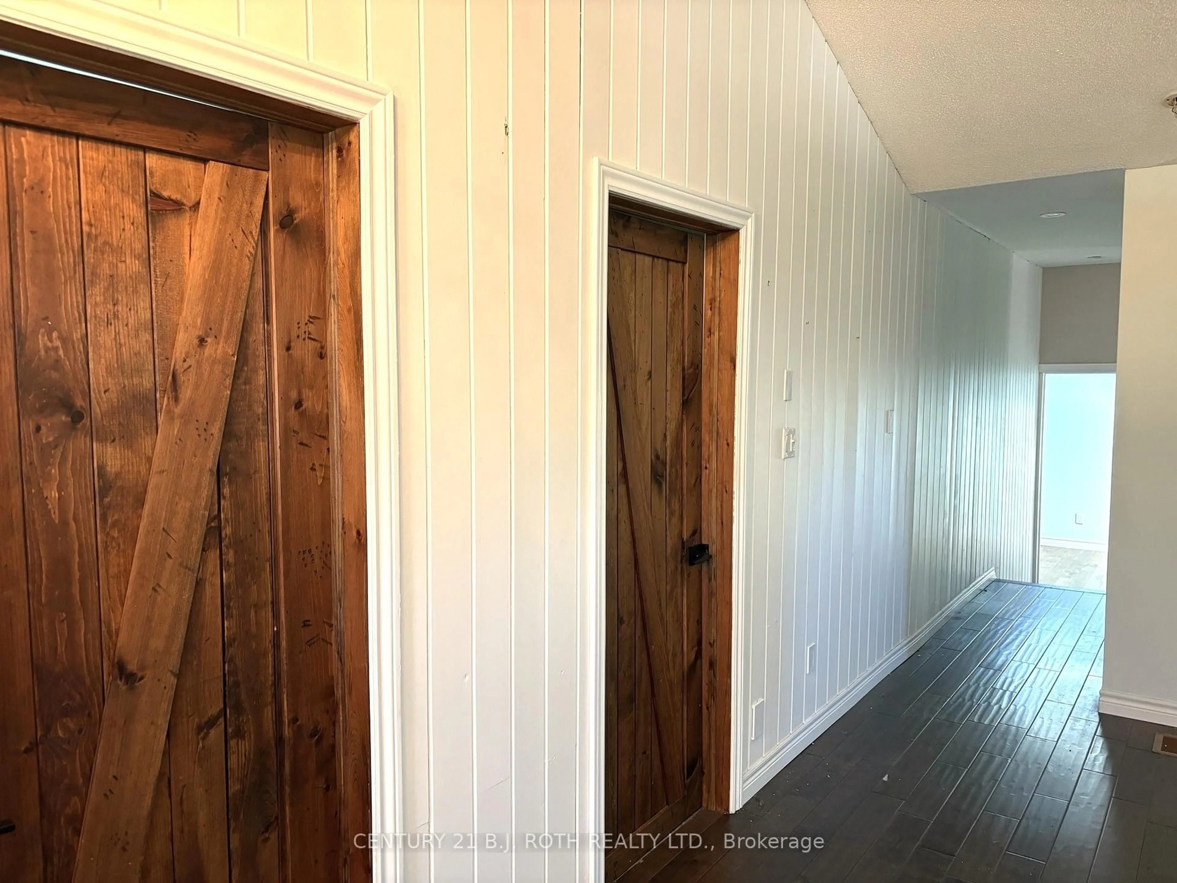 Indoor entryway for 288 RIVER Rd, Wasaga Beach Ontario L9Z 2L7