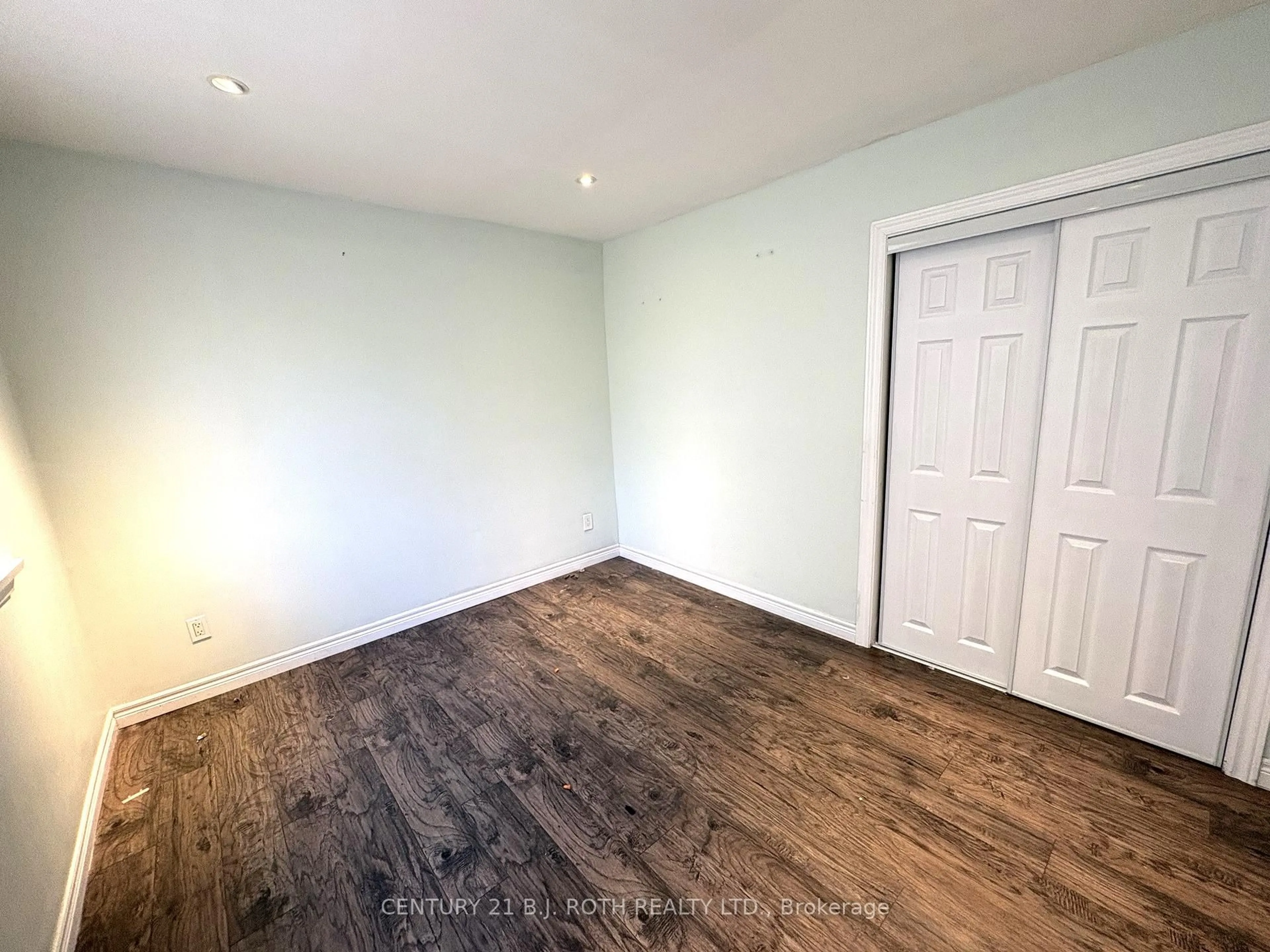 A pic of a room for 288 RIVER Rd, Wasaga Beach Ontario L9Z 2L7