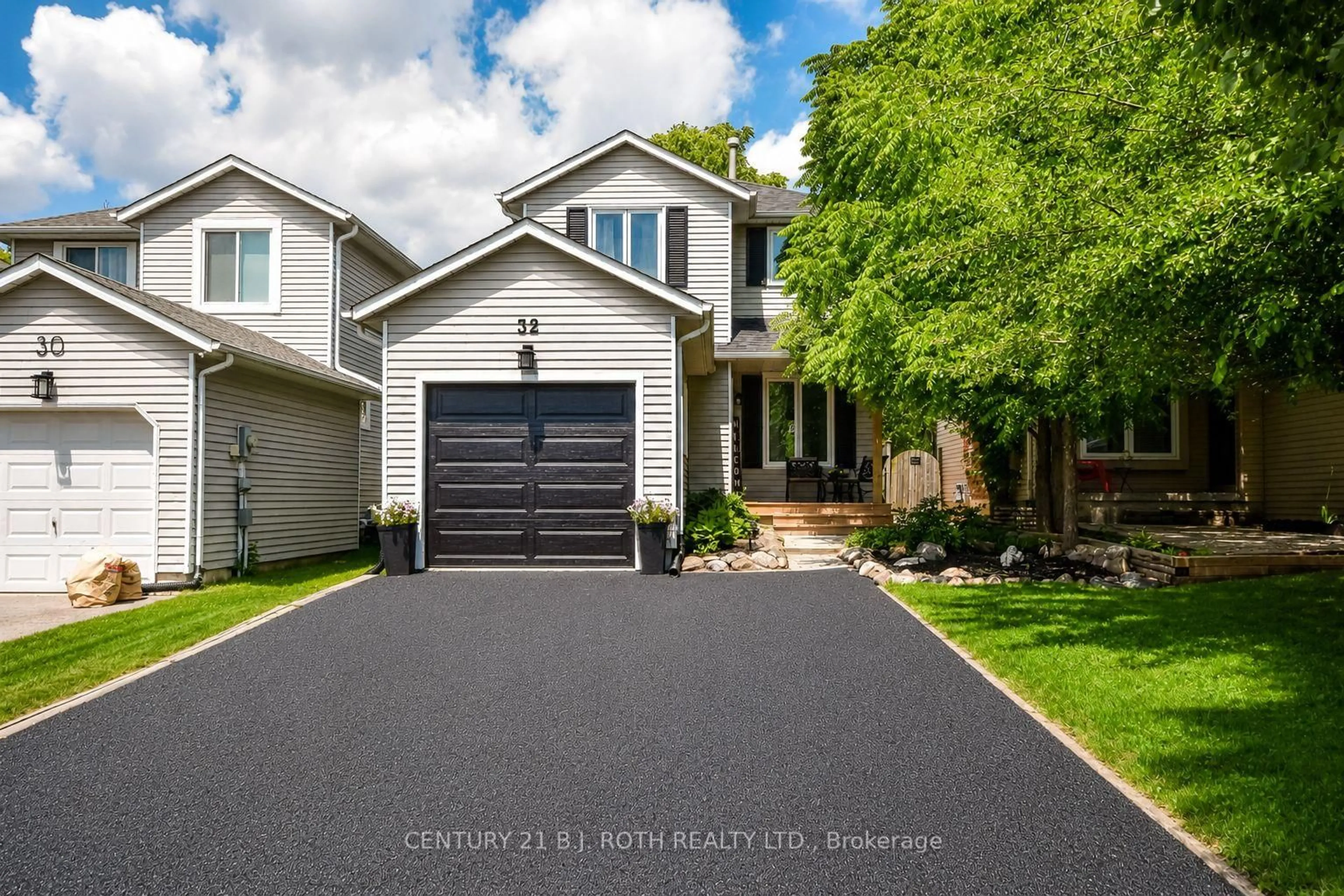 Home with vinyl exterior material, street for 32 Patton Rd, Barrie Ontario L4N 6V5