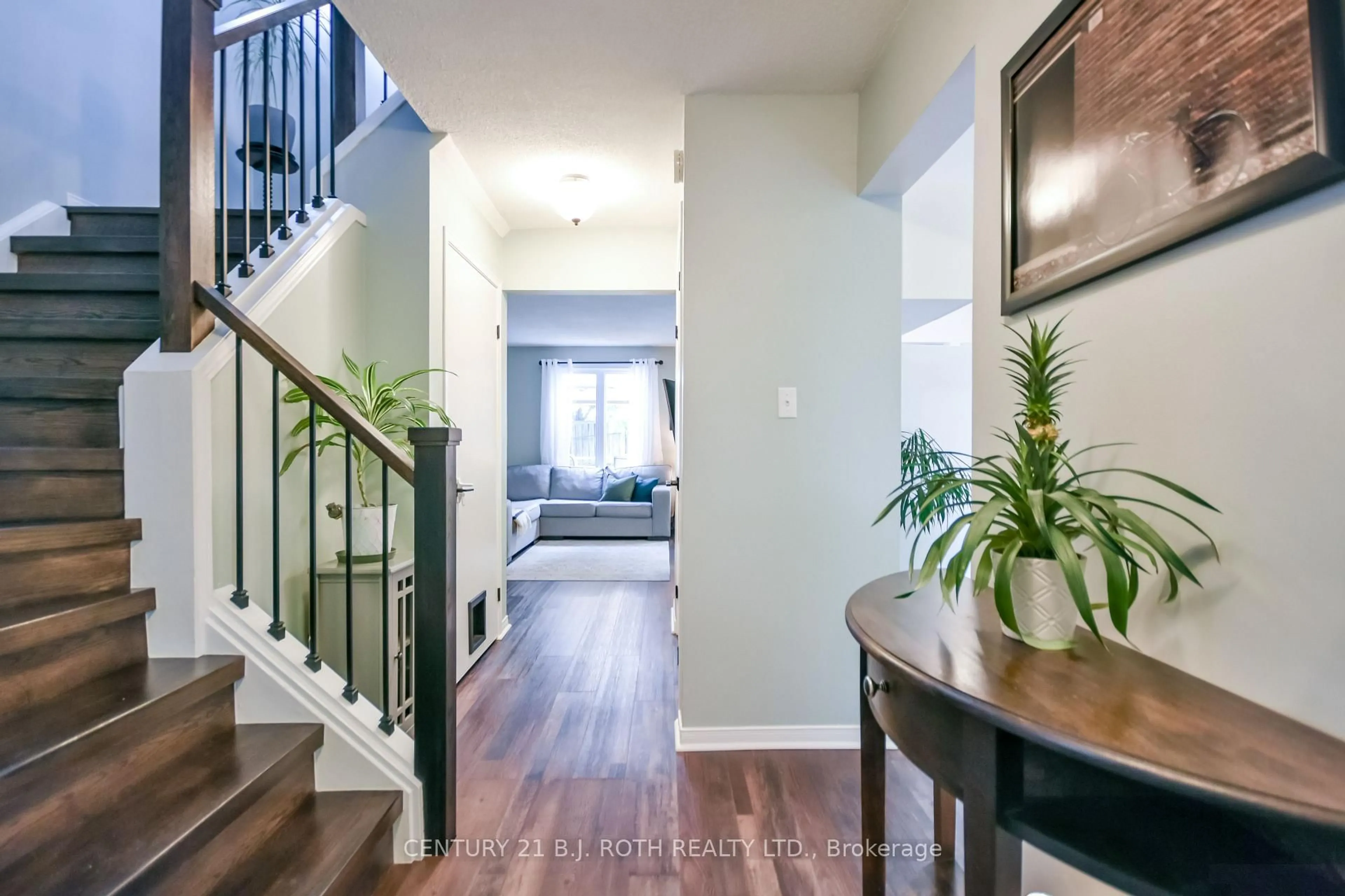 Indoor entryway for 32 Patton Rd, Barrie Ontario L4N 6V5