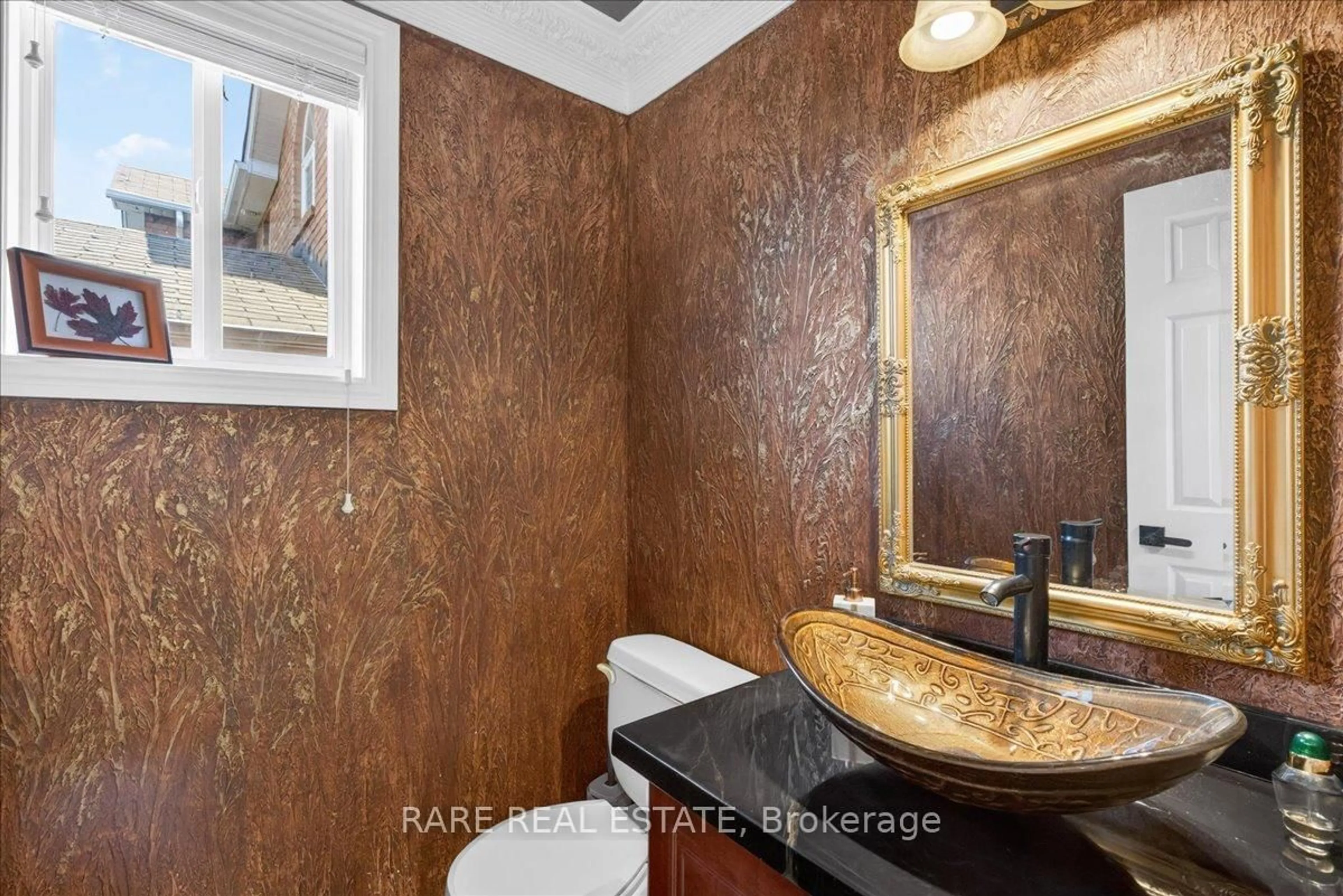 Standard bathroom, ceramic/tile floor for 7 Michelle Dr, Barrie Ontario L4N 5Y1