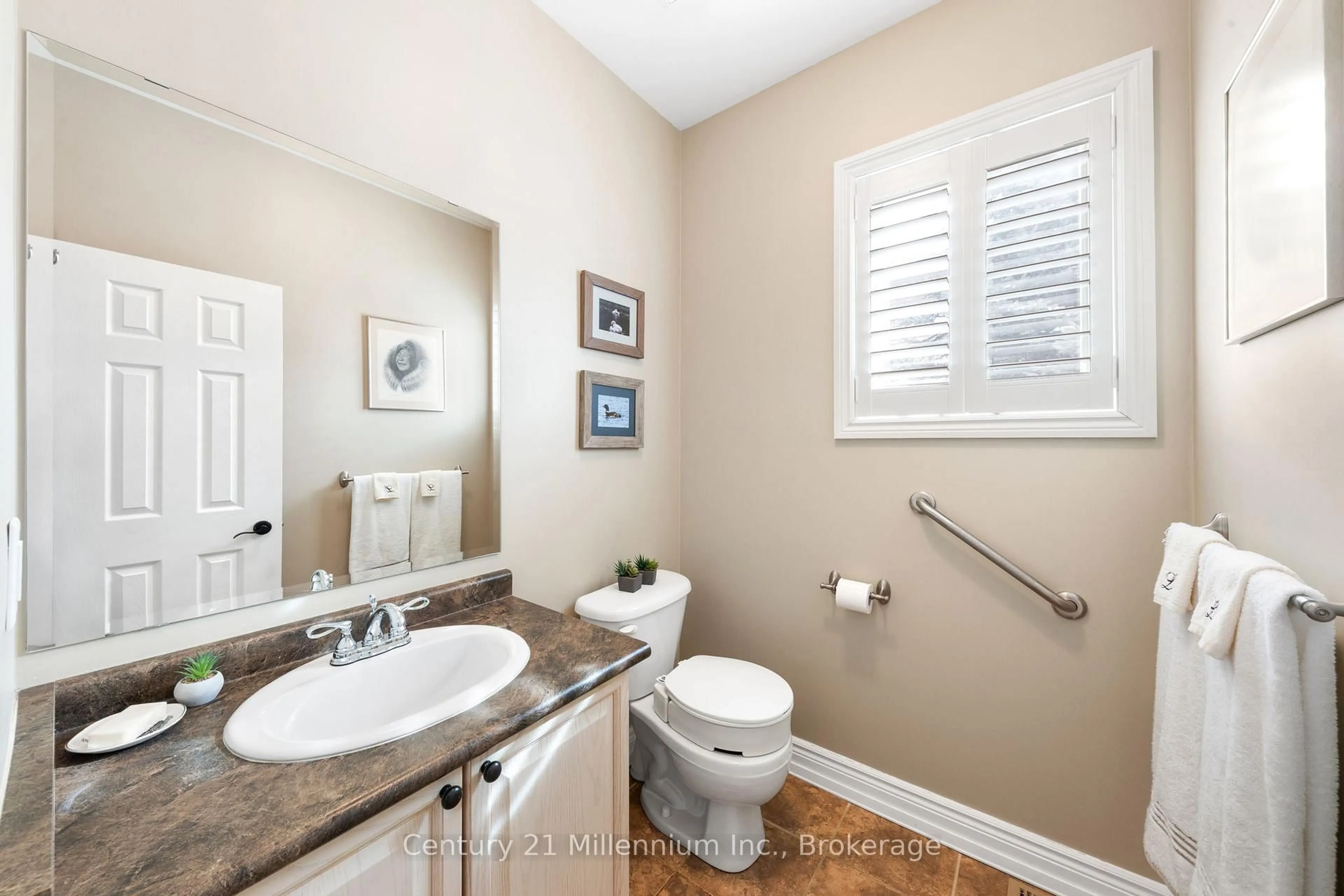Standard bathroom, ceramic/tile floor for 9 Hill St, Collingwood Ontario L9Y 0A7