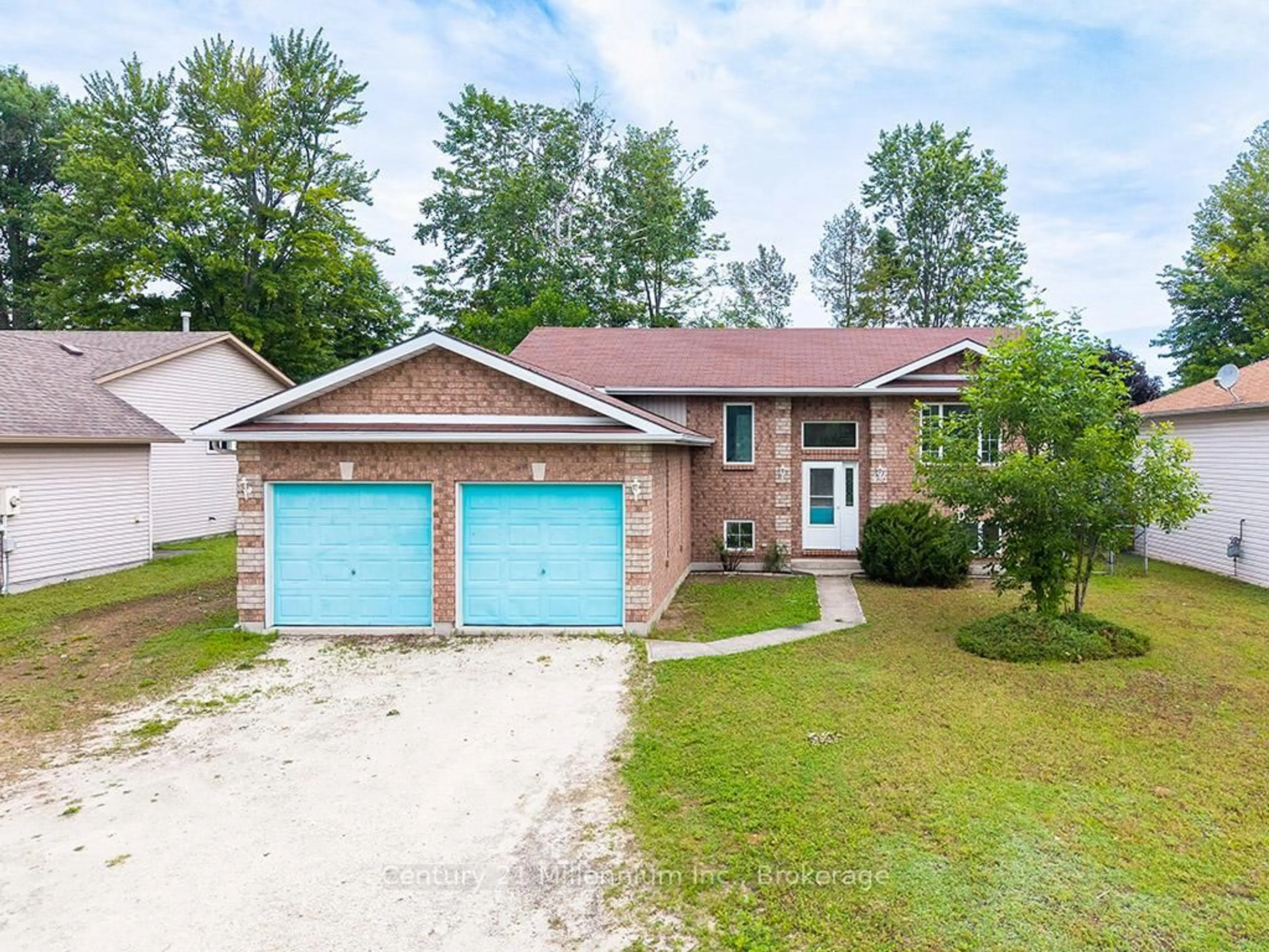 Home with brick exterior material, street for 46 Royal Beech Dr, Wasaga Beach Ontario L9Z 1H2