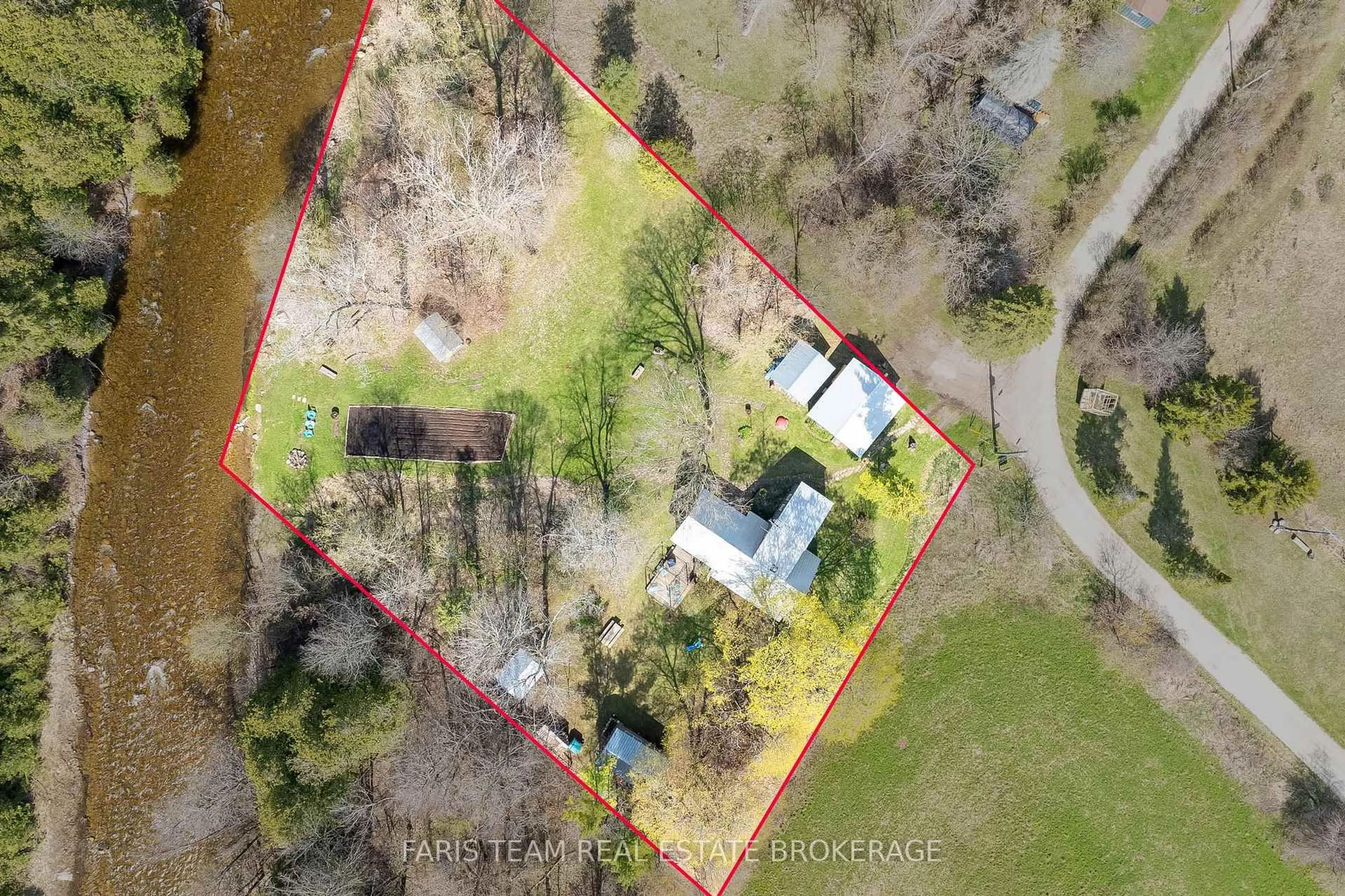 A pic from outside/outdoor area/front of a property/back of a property/a pic from drone, unknown for 7237 6/7 Sideroad Nottawasaga, Clearview Ontario L0M 1G0