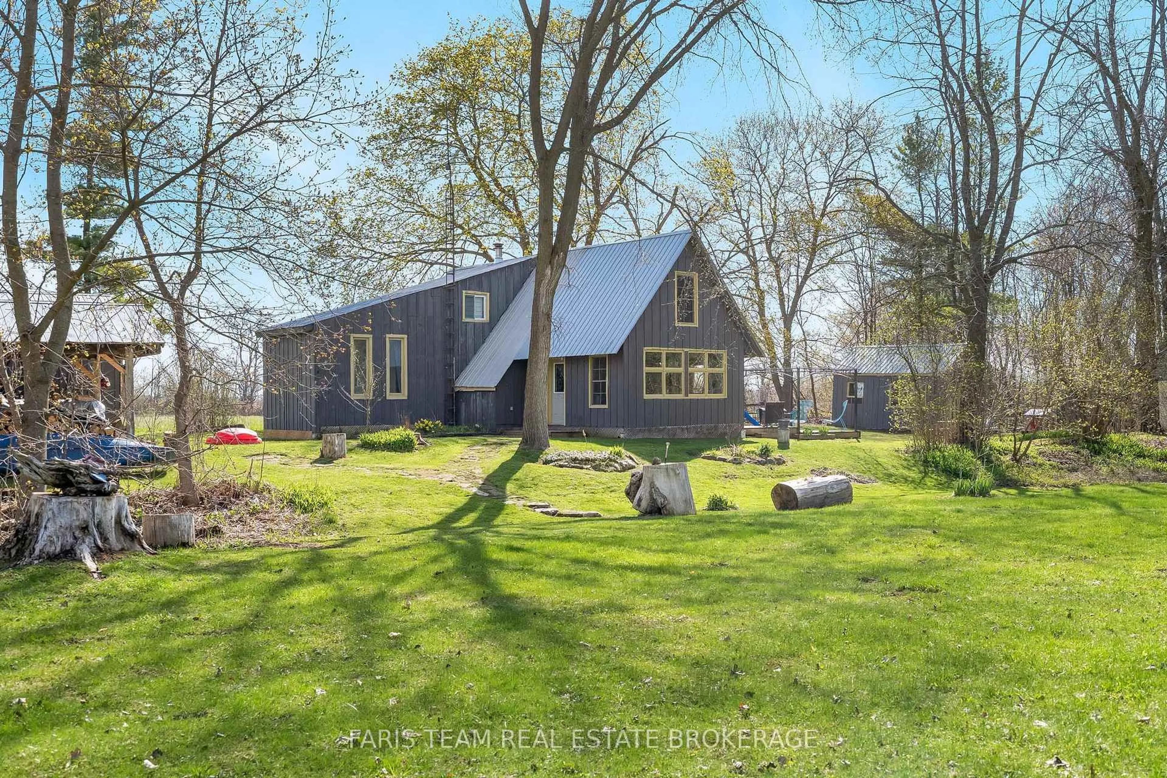 A pic from outside/outdoor area/front of a property/back of a property/a pic from drone, street for 7237 6/7 Sideroad Nottawasaga, Clearview Ontario L0M 1G0