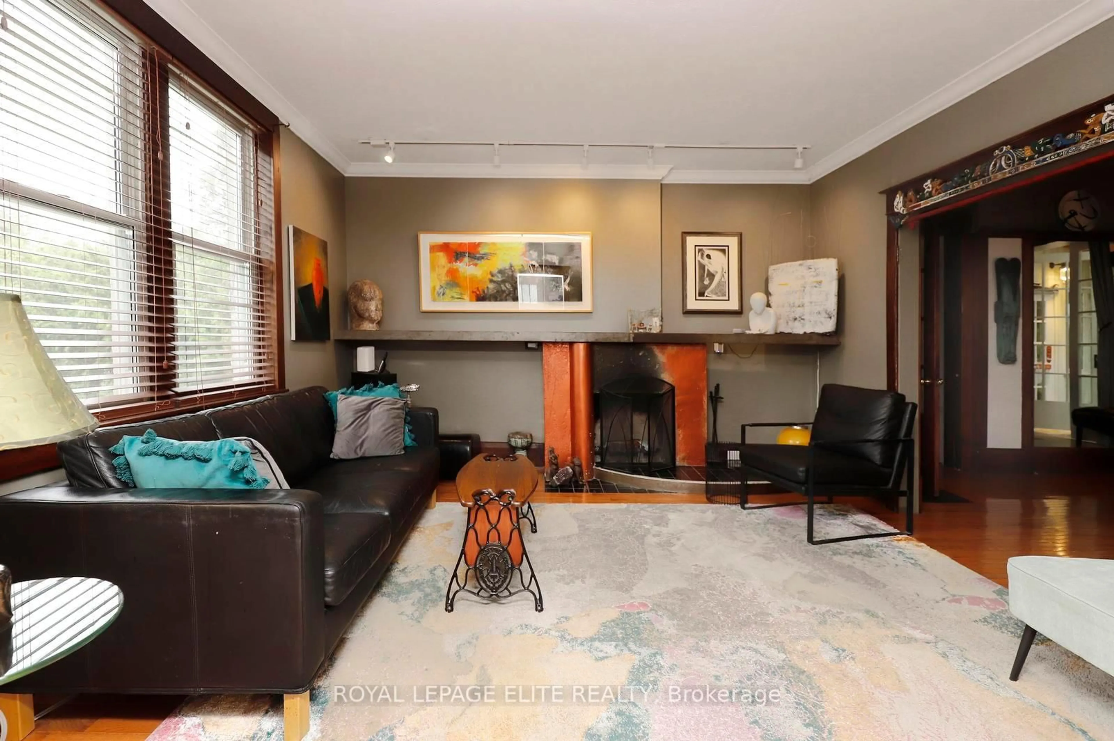 Living room with furniture, unknown for 174 Owen St, Barrie Ontario L4M 3H9