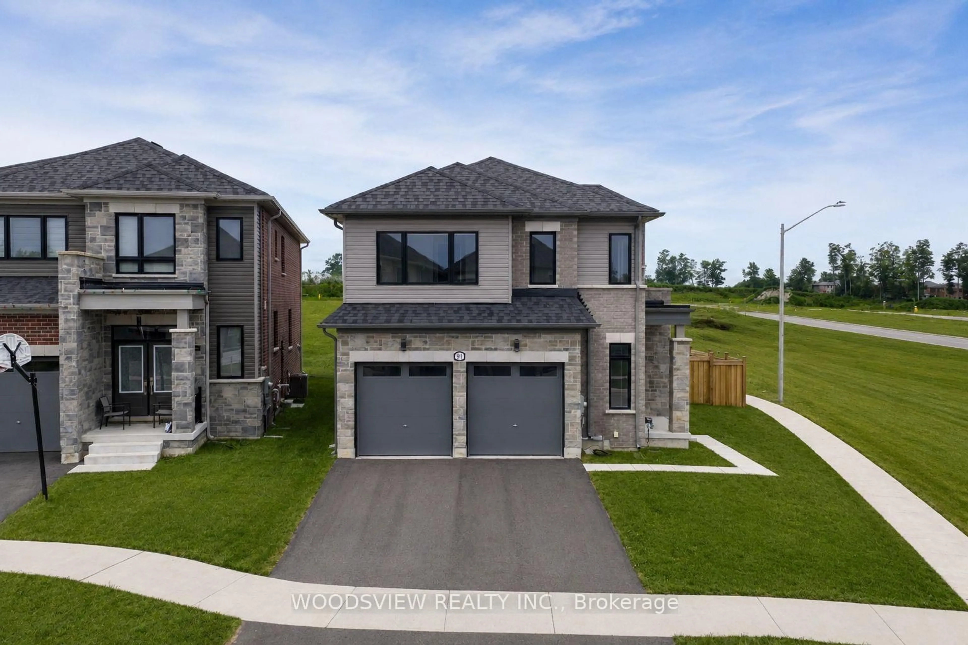 A pic from outside/outdoor area/front of a property/back of a property/a pic from drone, street for 91 Thicketwood Ave, Barrie Ontario L9J 0W8