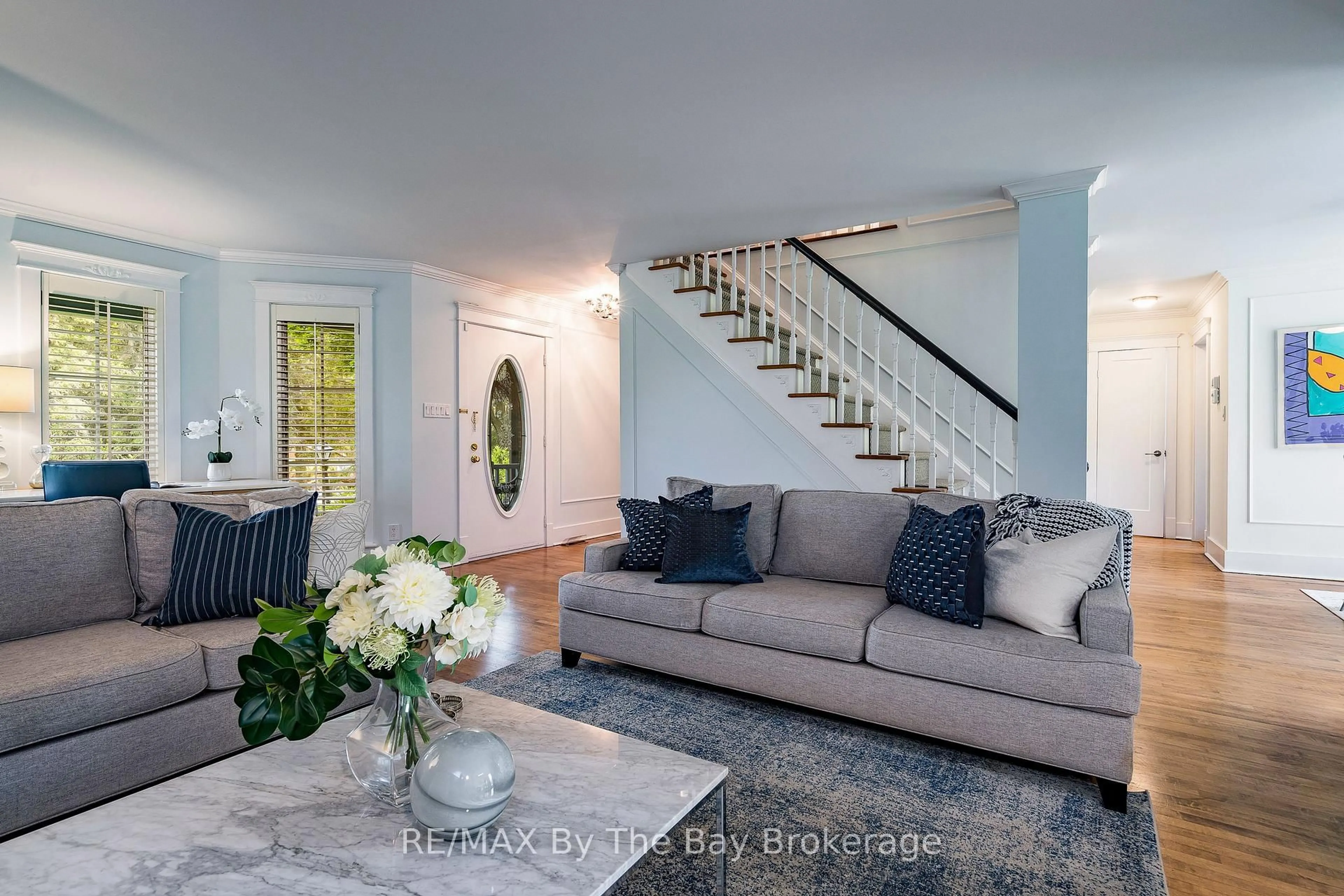 Living room with furniture, unknown for 9 Purple Hill Lane, Clearview Ontario L0M 1G0