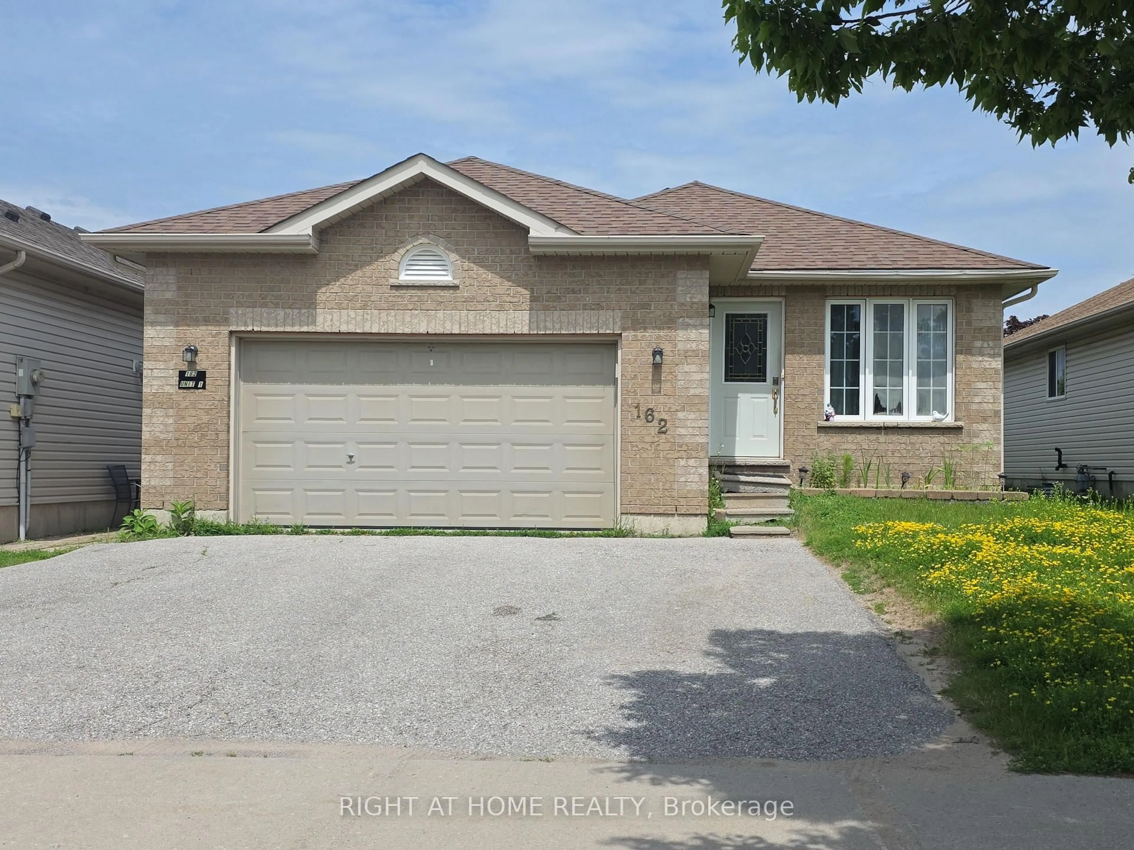 Home with brick exterior material, street for 162 Hanmer St, Barrie Ontario L4M 6W2