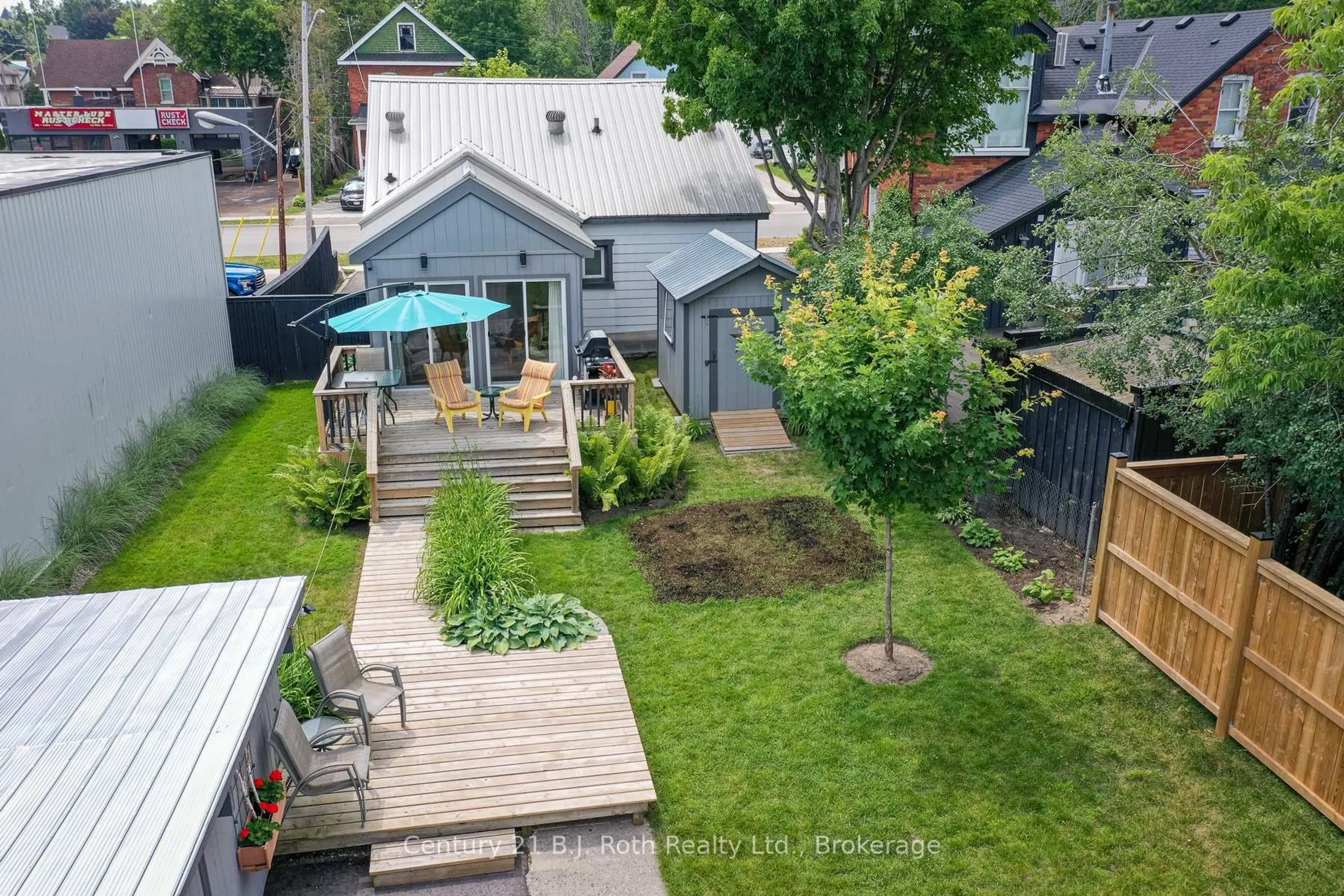 A pic from outside/outdoor area/front of a property/back of a property/a pic from drone, street for 100 Laclie St, Orillia Ontario L3V 4M8