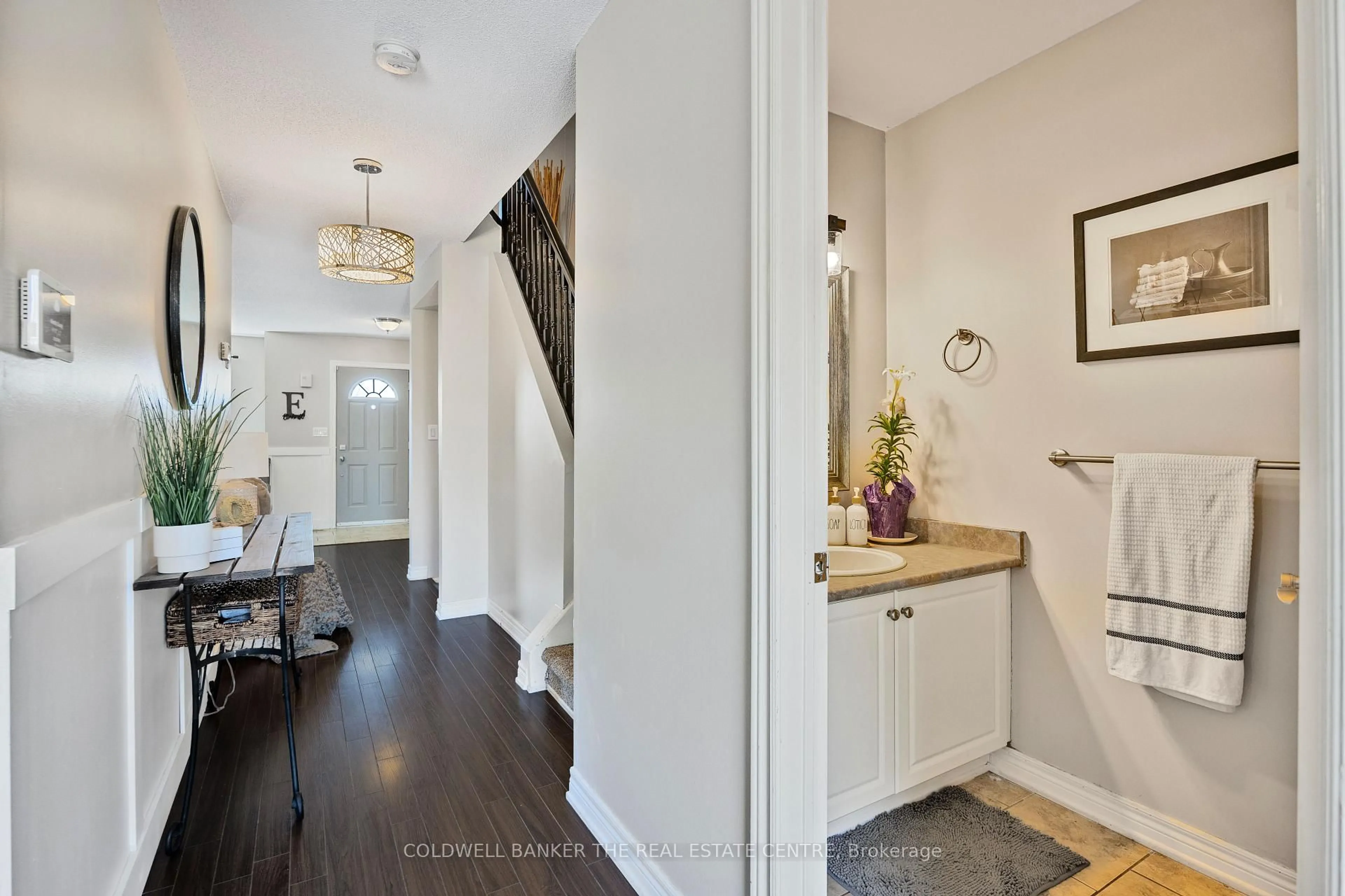 Indoor entryway for 234 Cundles Rd #10, Barrie Ontario L4M 6L1