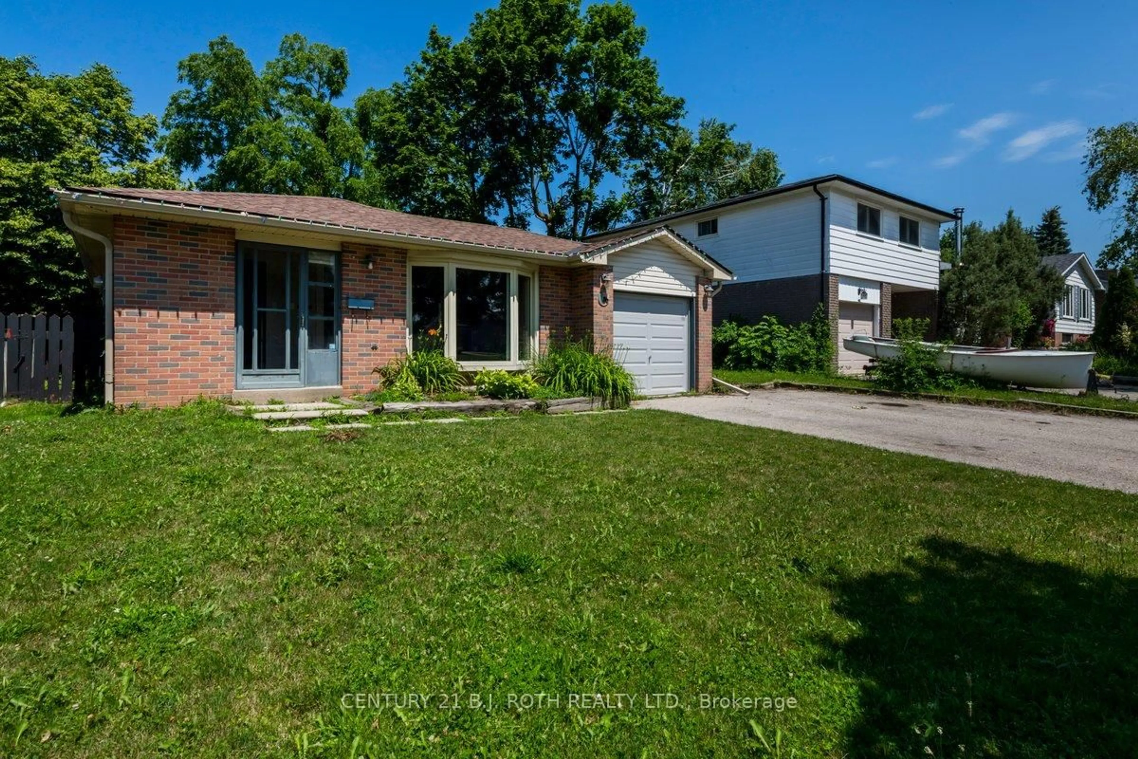 Home with brick exterior material, street for 36 Cynthia Crt, Barrie Ontario L4M 2X4