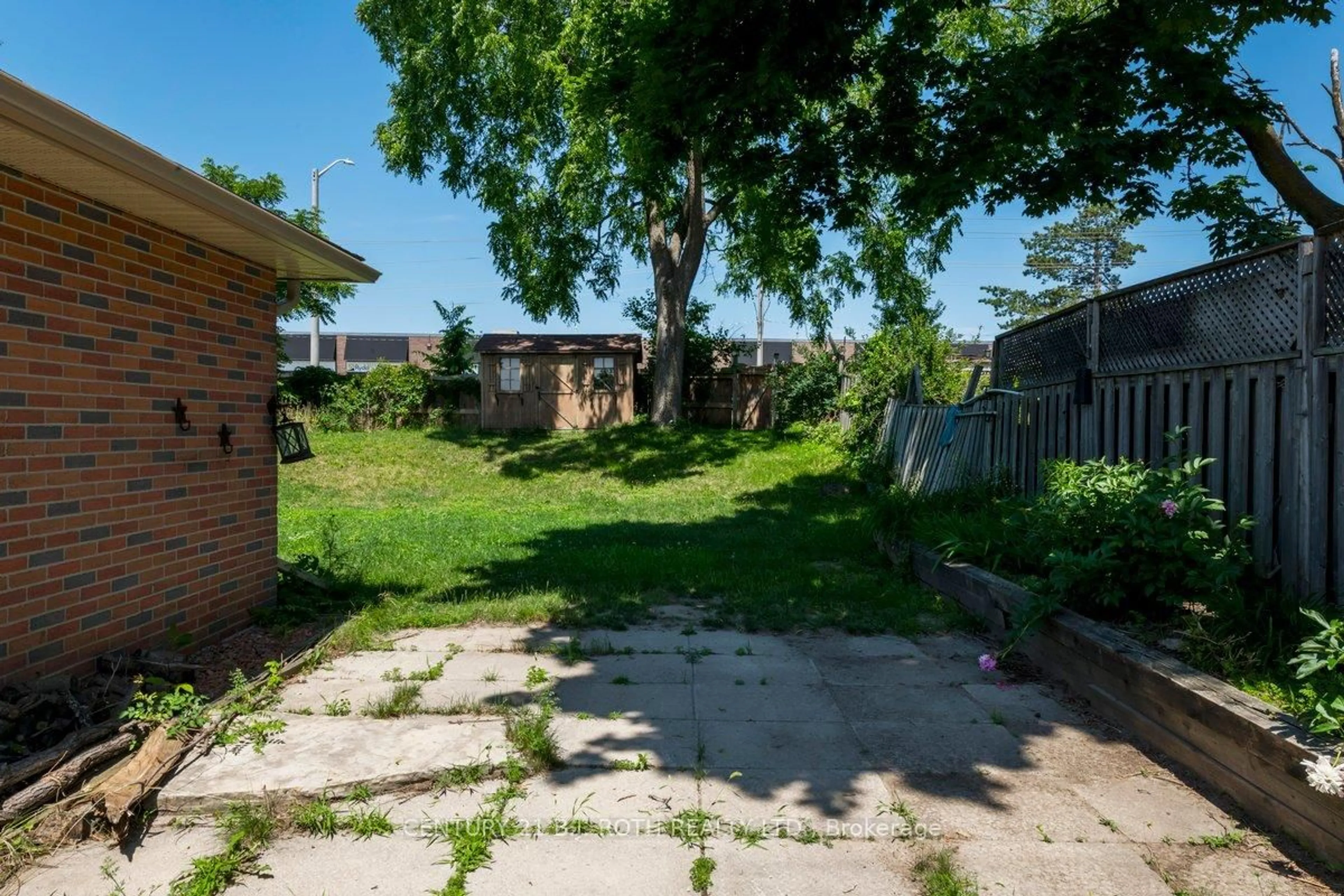 Patio, street for 36 Cynthia Crt, Barrie Ontario L4M 2X4