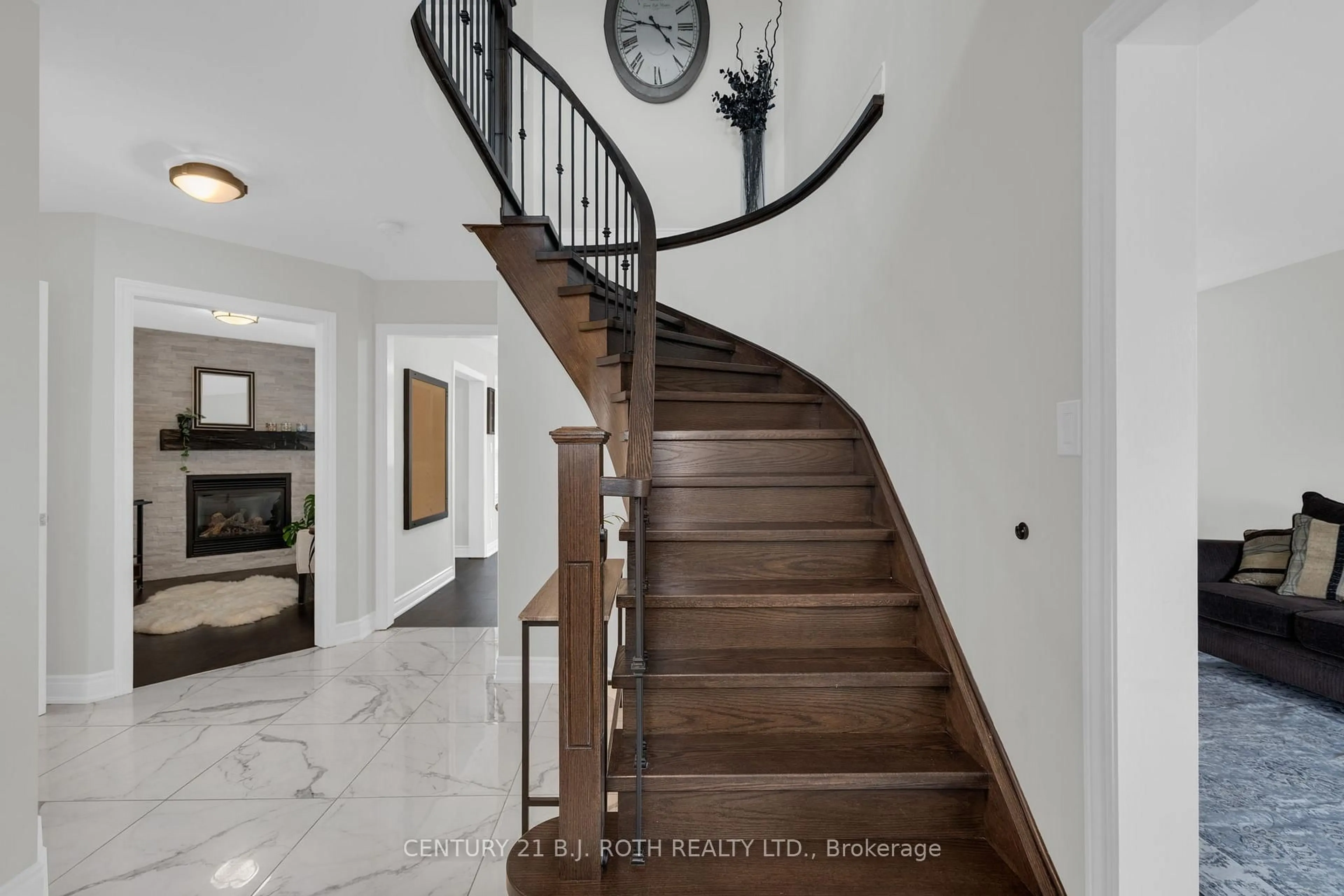 Stairs for 16 Longman Dr, Barrie Ontario L4N 7C2