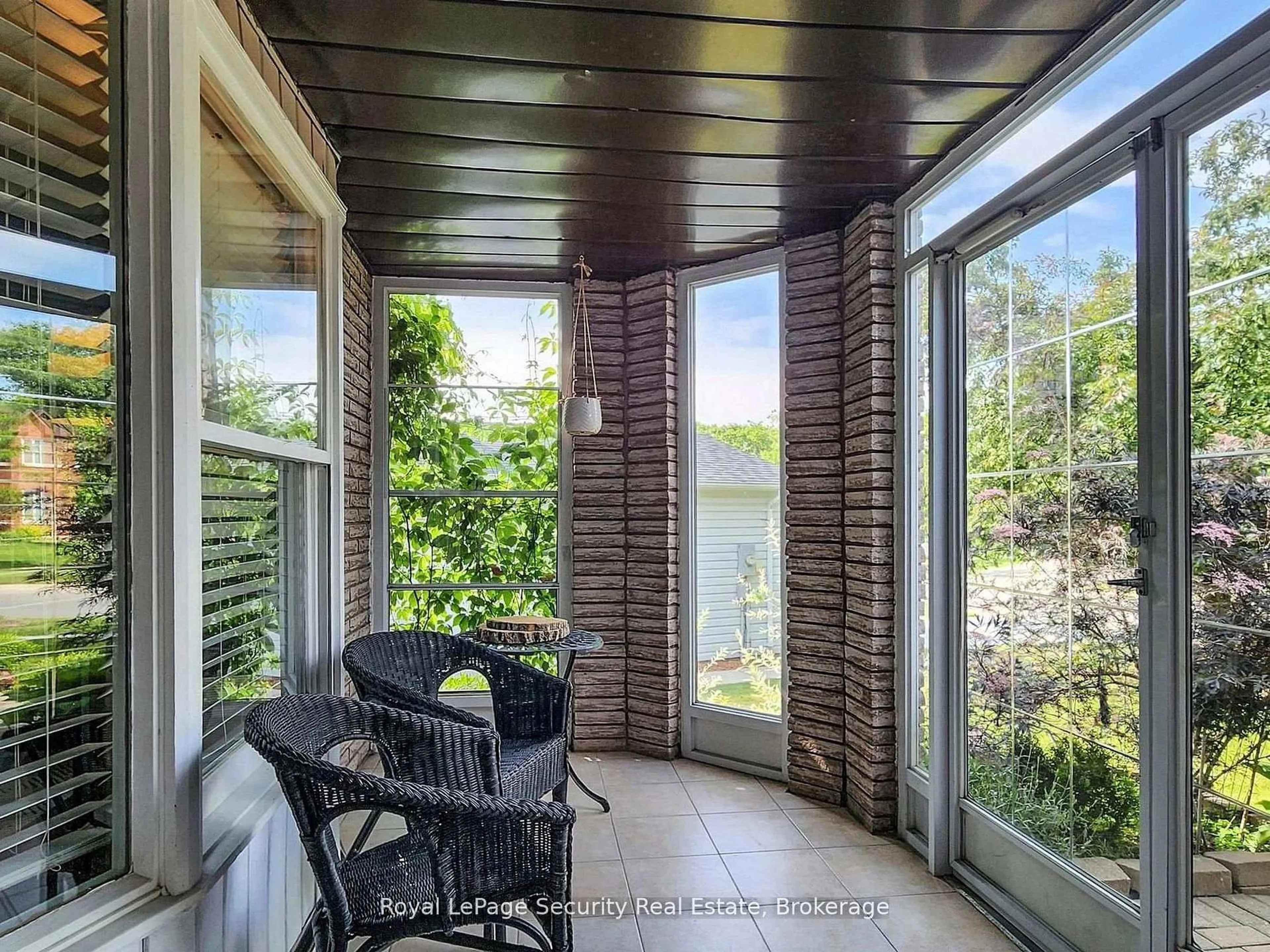 Patio, water/lake/river/ocean view for 122 Browning Tr, Barrie Ontario L4N 6R3