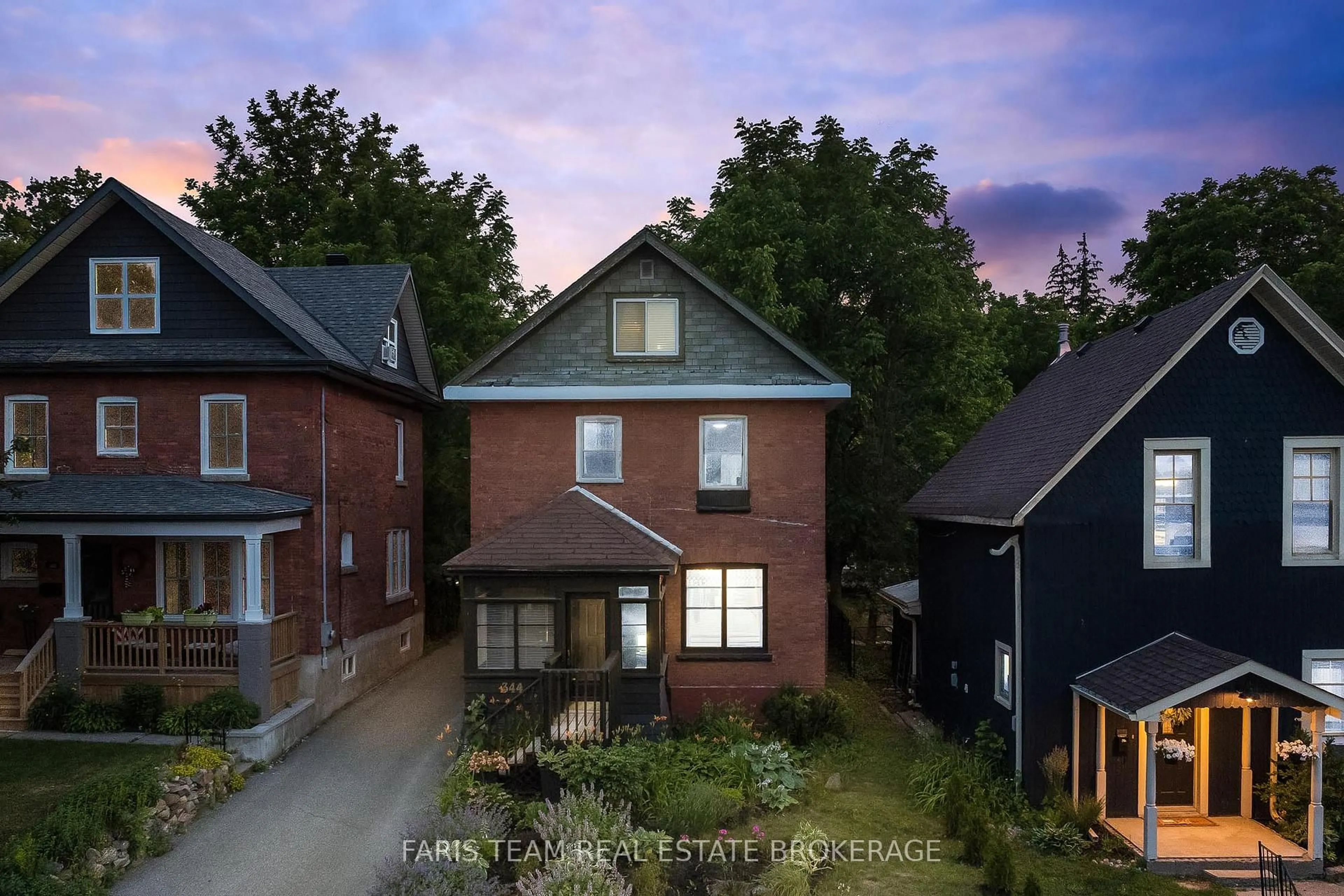 A pic from outside/outdoor area/front of a property/back of a property/a pic from drone, street for 344 First St, Midland Ontario L4R 3P2