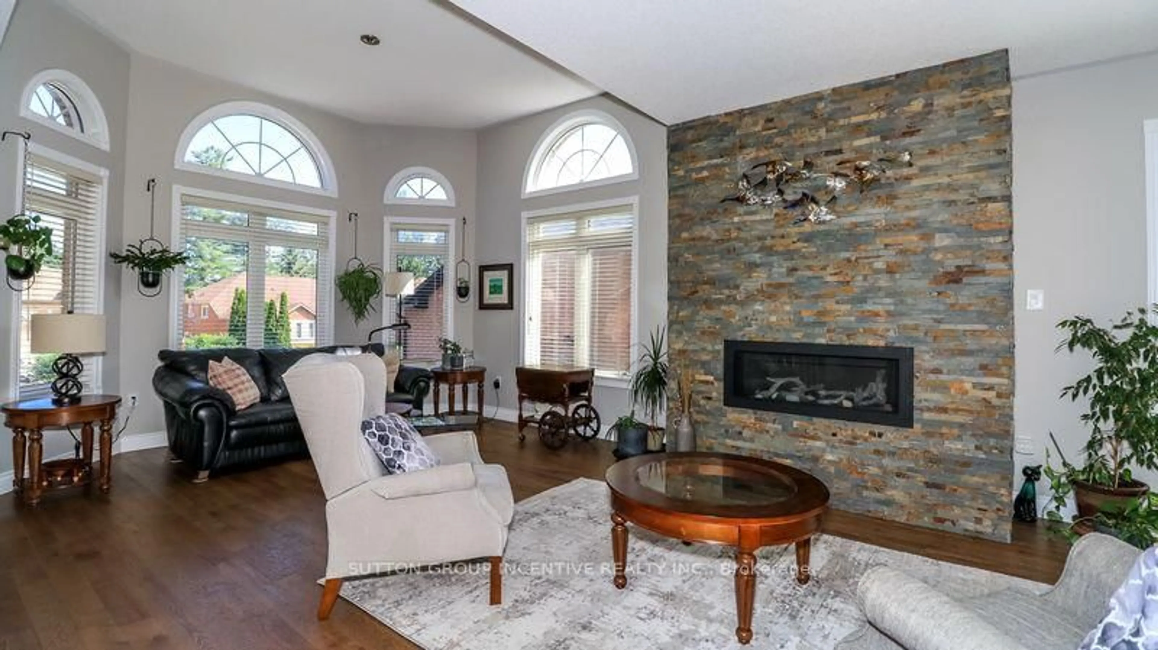 Living room with furniture, ceramic/tile floor for 16 Cherry Sands Cres, Wasaga Beach Ontario L9Z 1P5