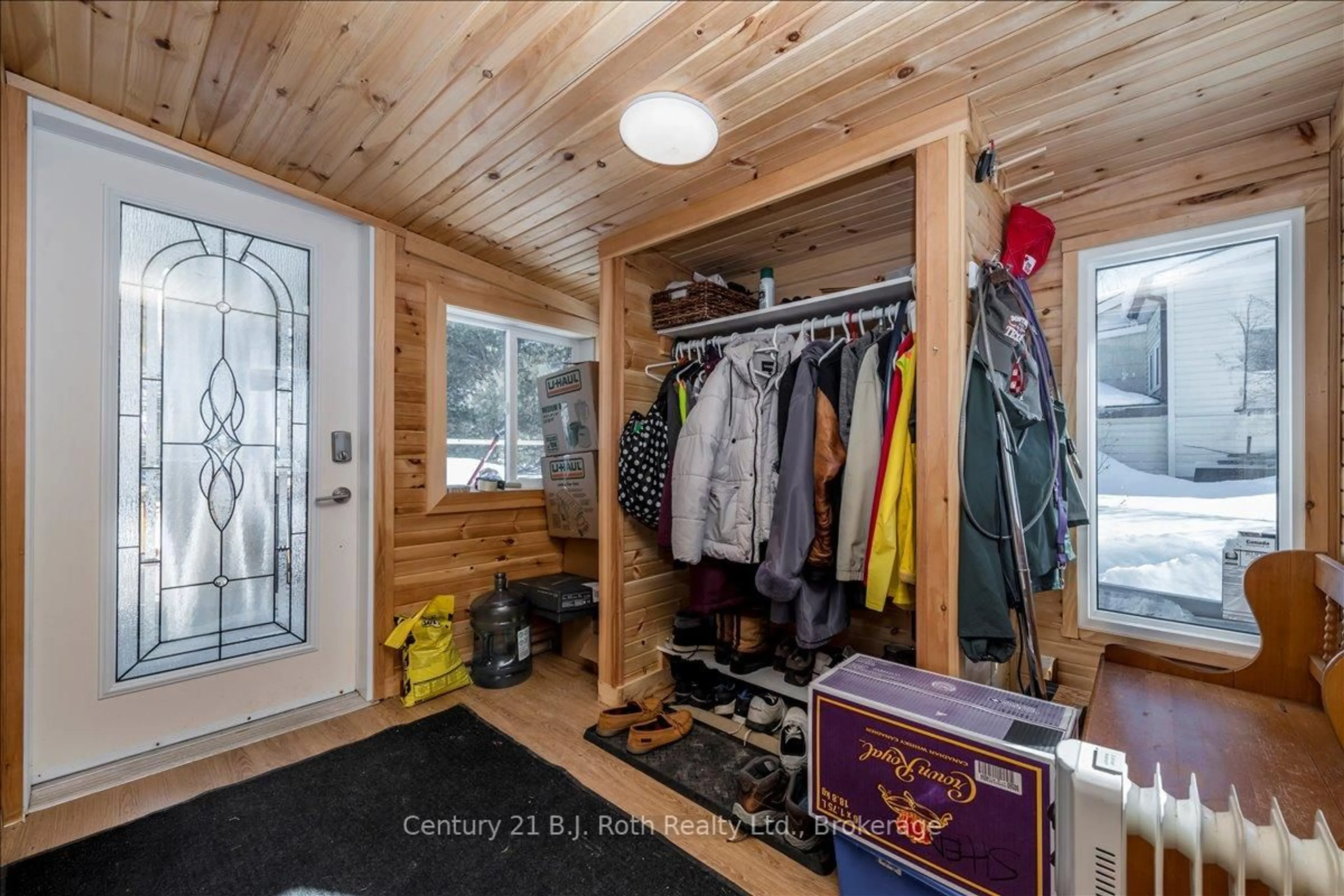 Indoor entryway for 1 Smiths Lane, Midland Ontario L4R 0B9