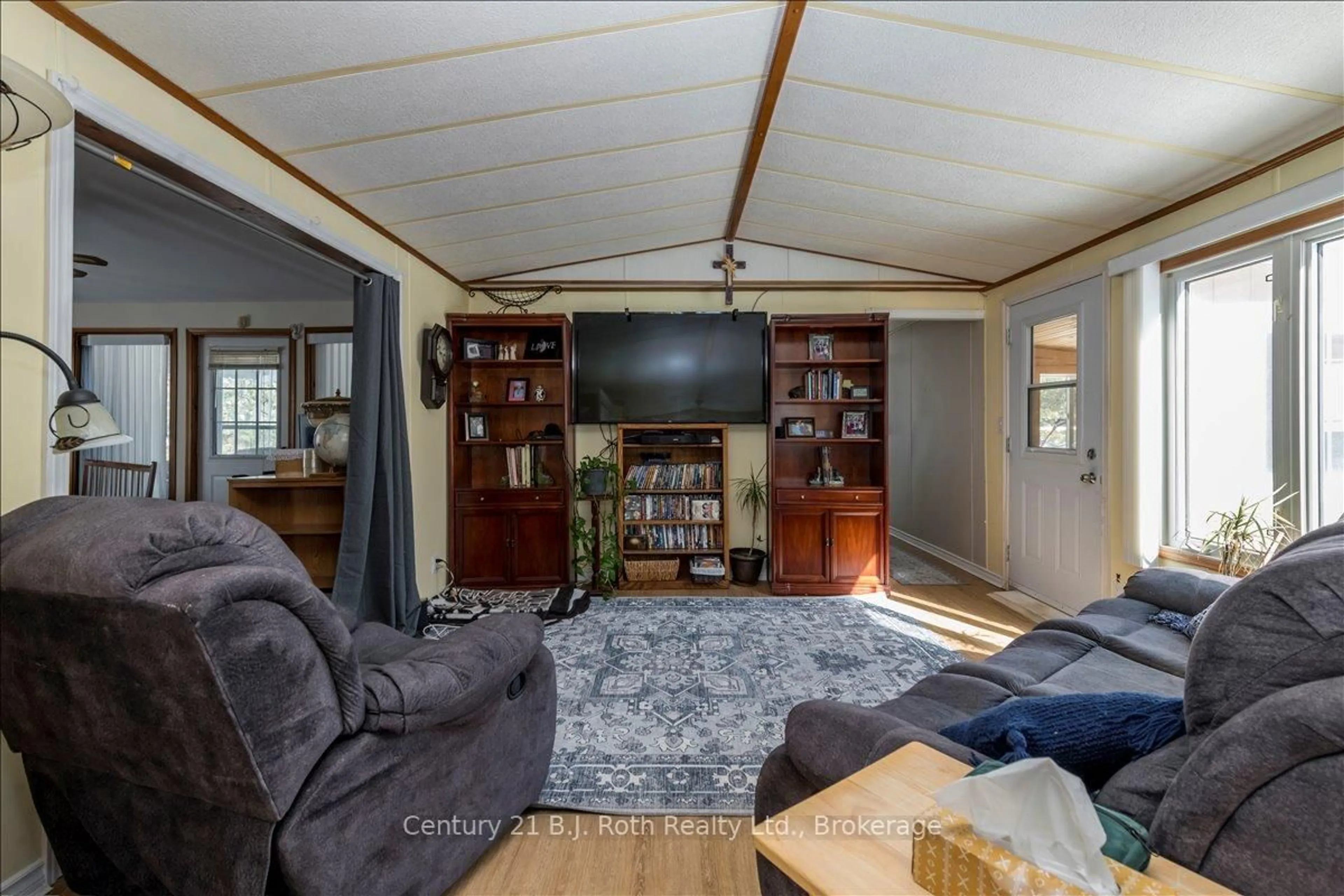 Living room with furniture, unknown for 1 Smiths Lane, Midland Ontario L4R 0B9