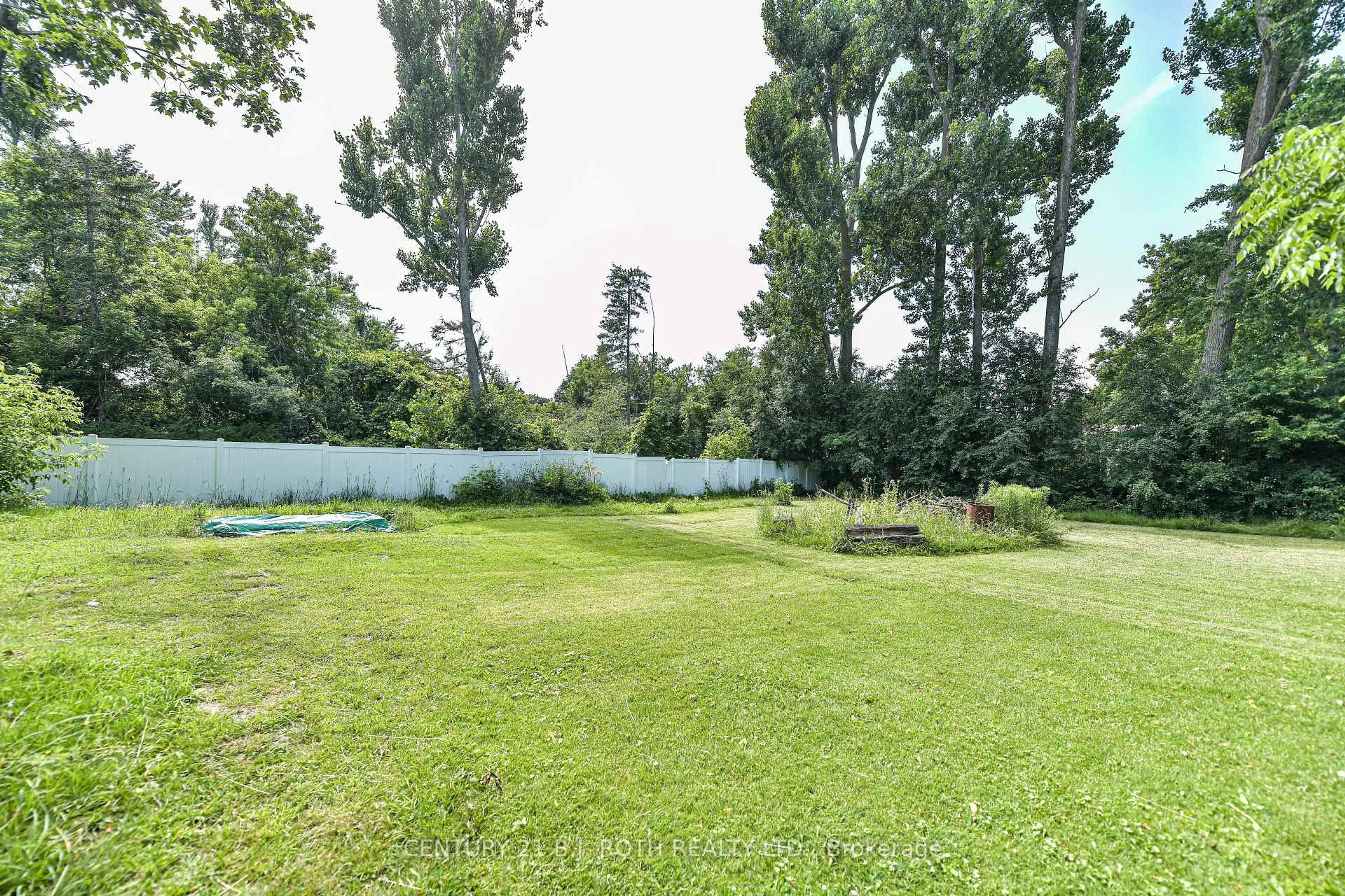 A pic from outside/outdoor area/front of a property/back of a property/a pic from drone, forest/trees view for 26 South St, Orillia Ontario L3V 3S9