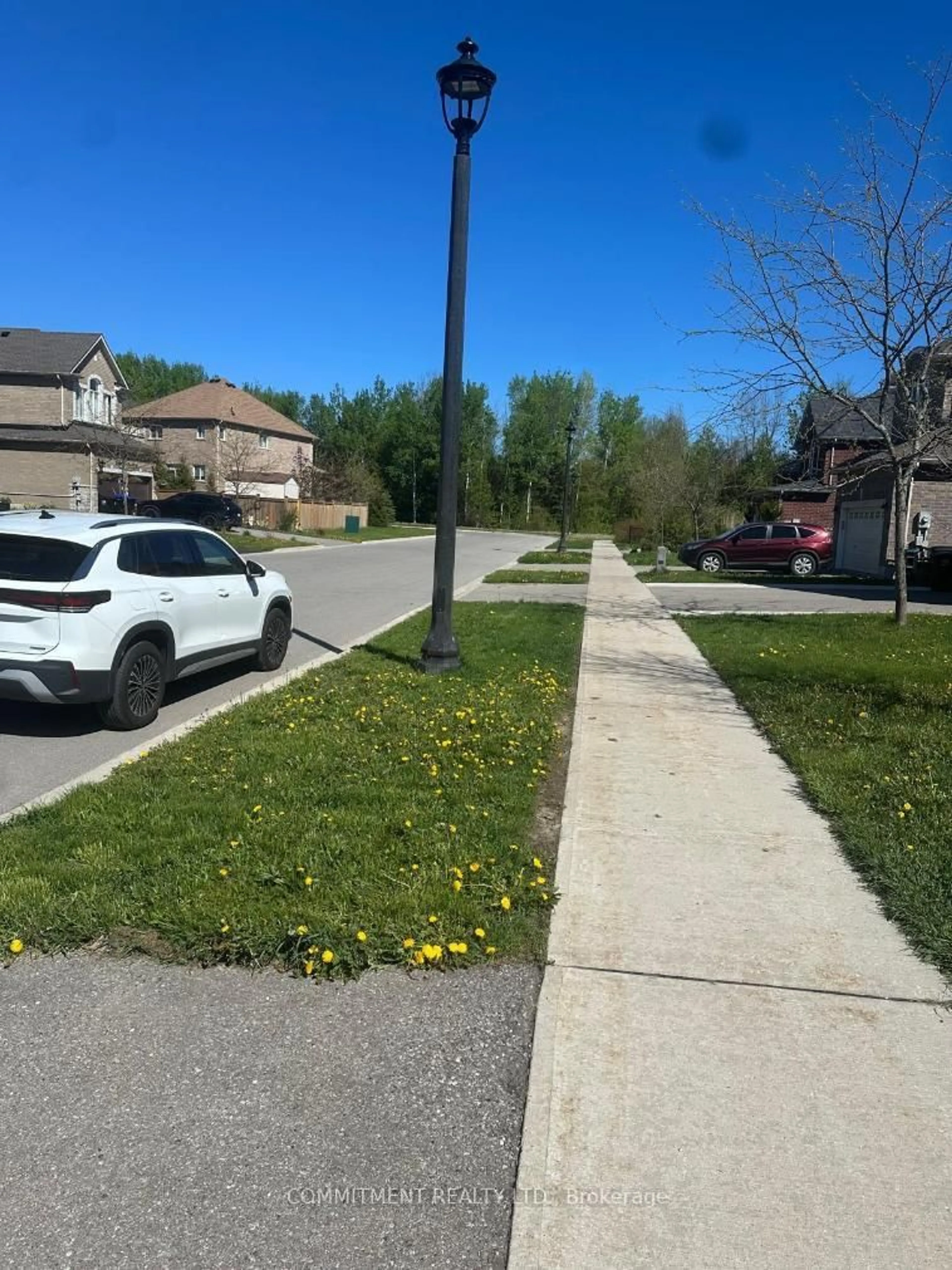 Parking for 37 Pearl St, Wasaga Beach Ontario L9Z 0G9