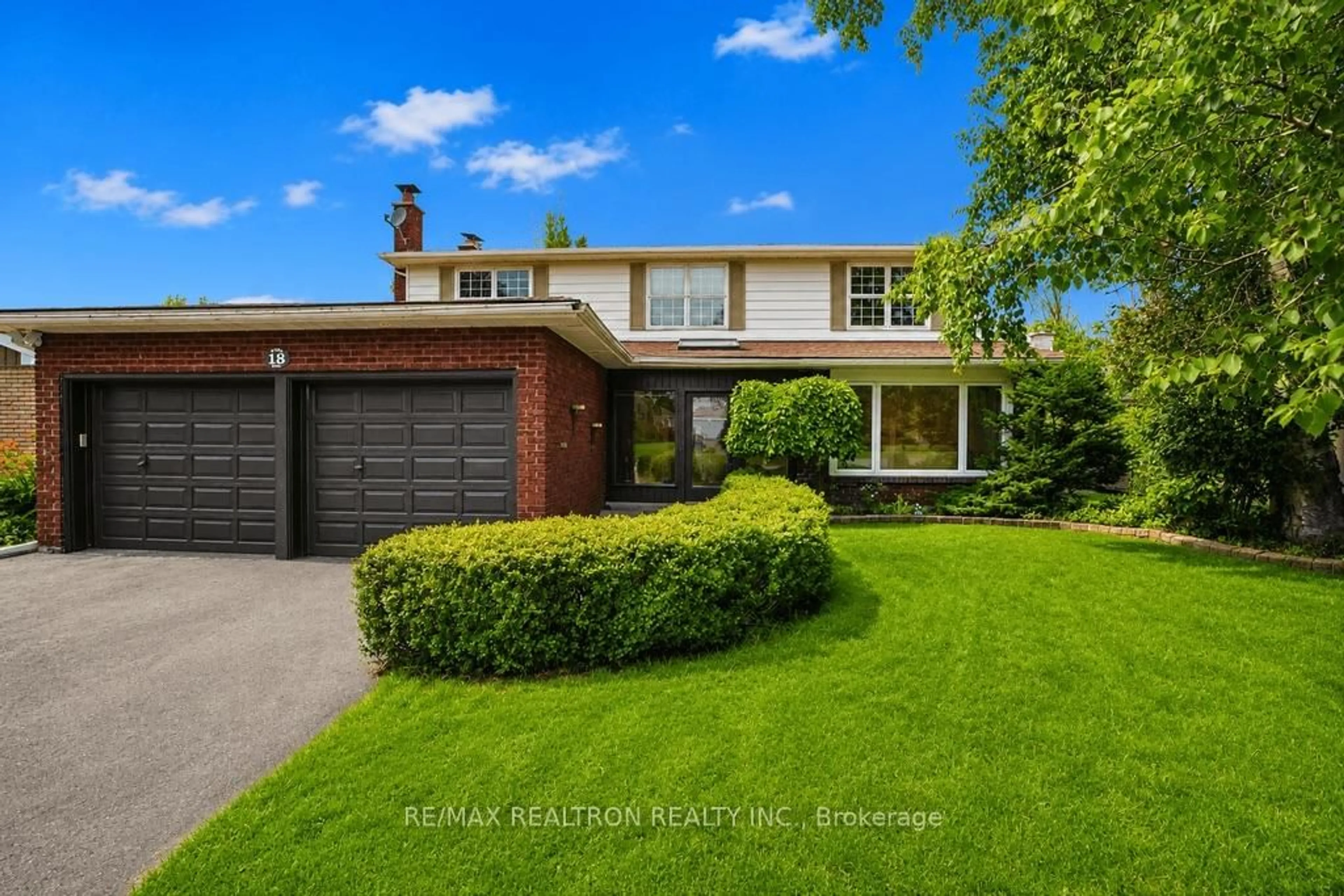 Home with brick exterior material, street for 18 Debra Cres, Barrie Ontario L4N 3T1