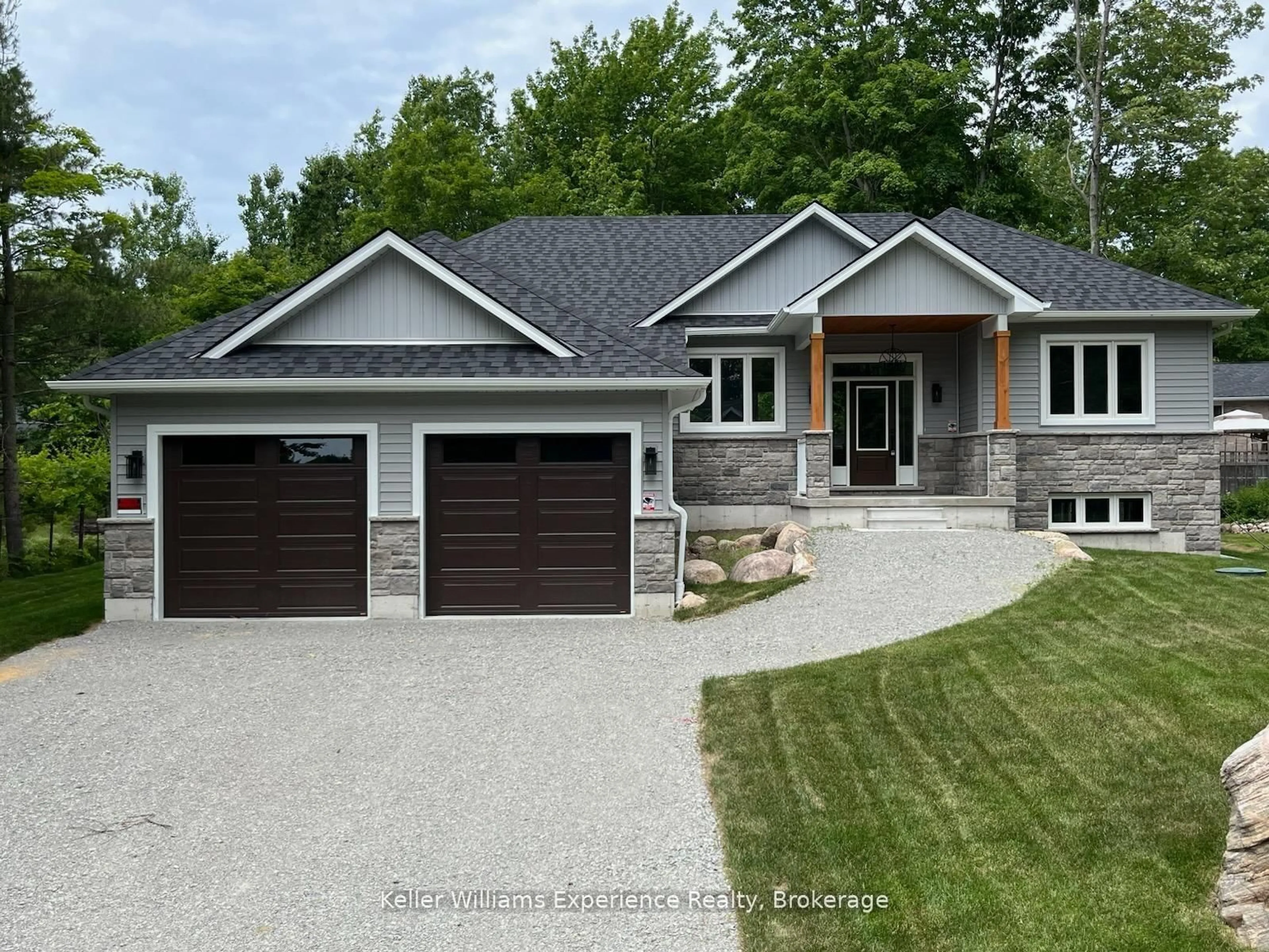 Home with brick exterior material, street for 62 Rue Vanier, Tiny Ontario L9M 0J2