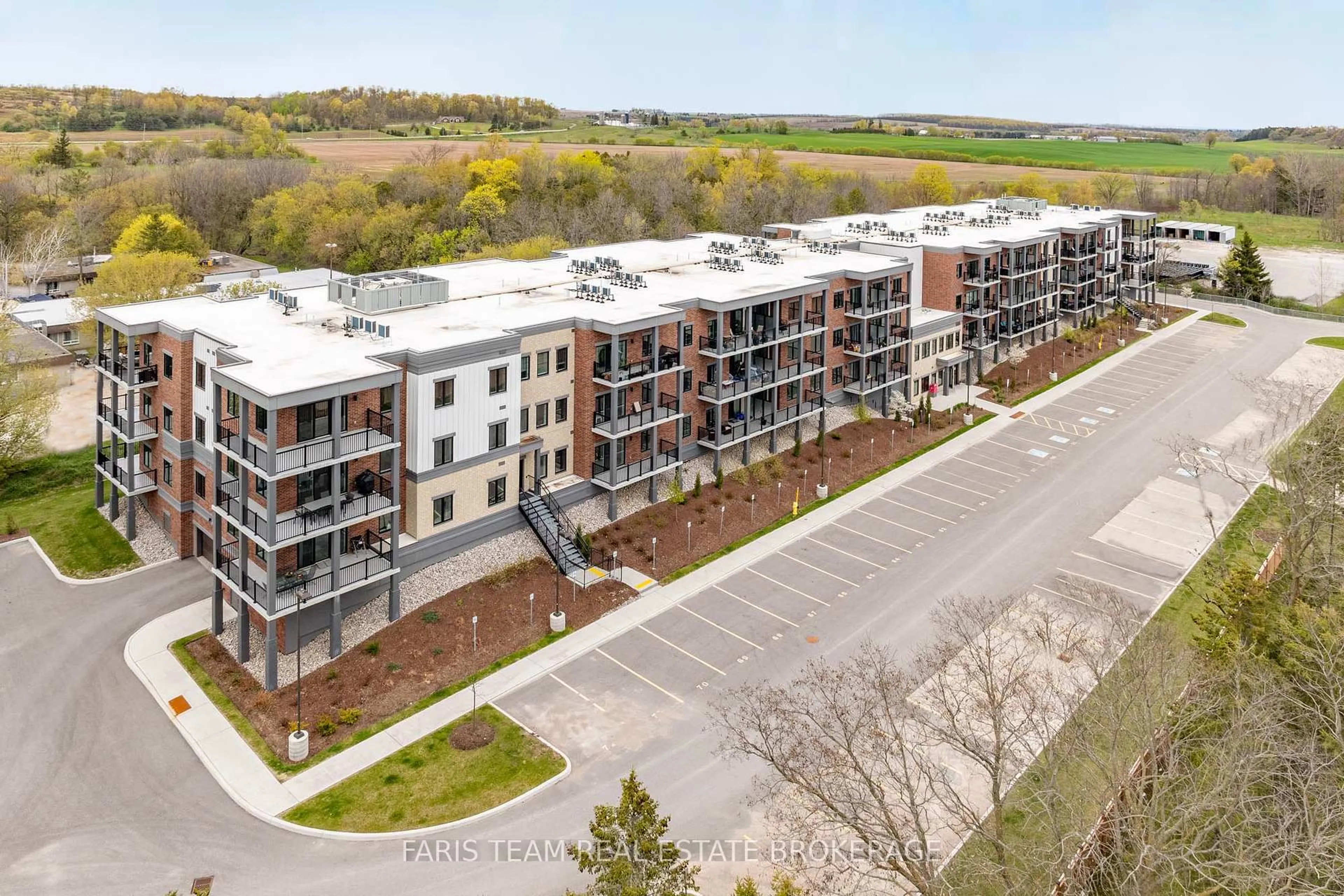 A pic from outside/outdoor area/front of a property/back of a property/a pic from drone, unknown for 121 Mary St #224, Clearview Ontario L0M 1G0