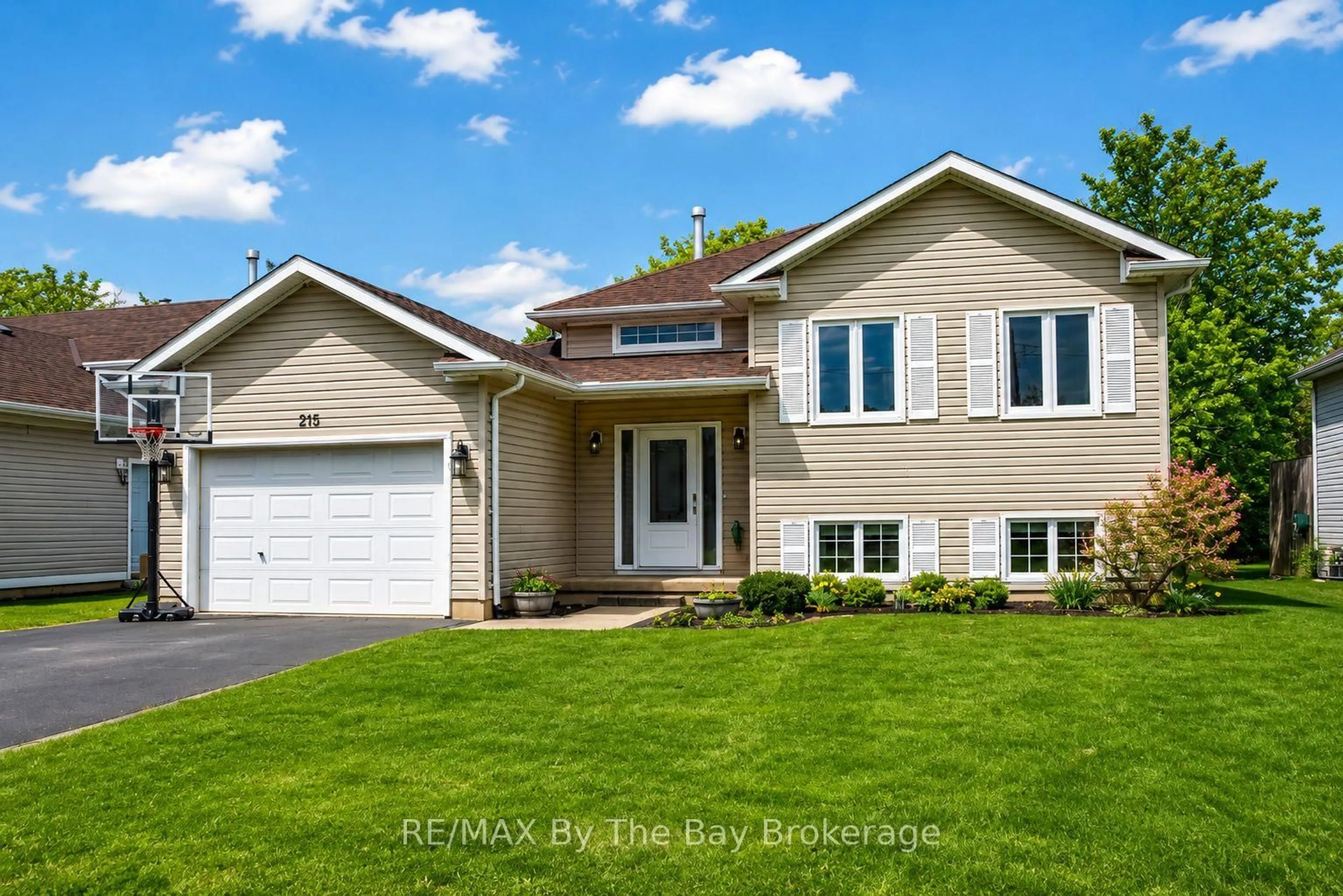 Home with vinyl exterior material, street for 215 Montreal St, Clearview Ontario L0M 1S0