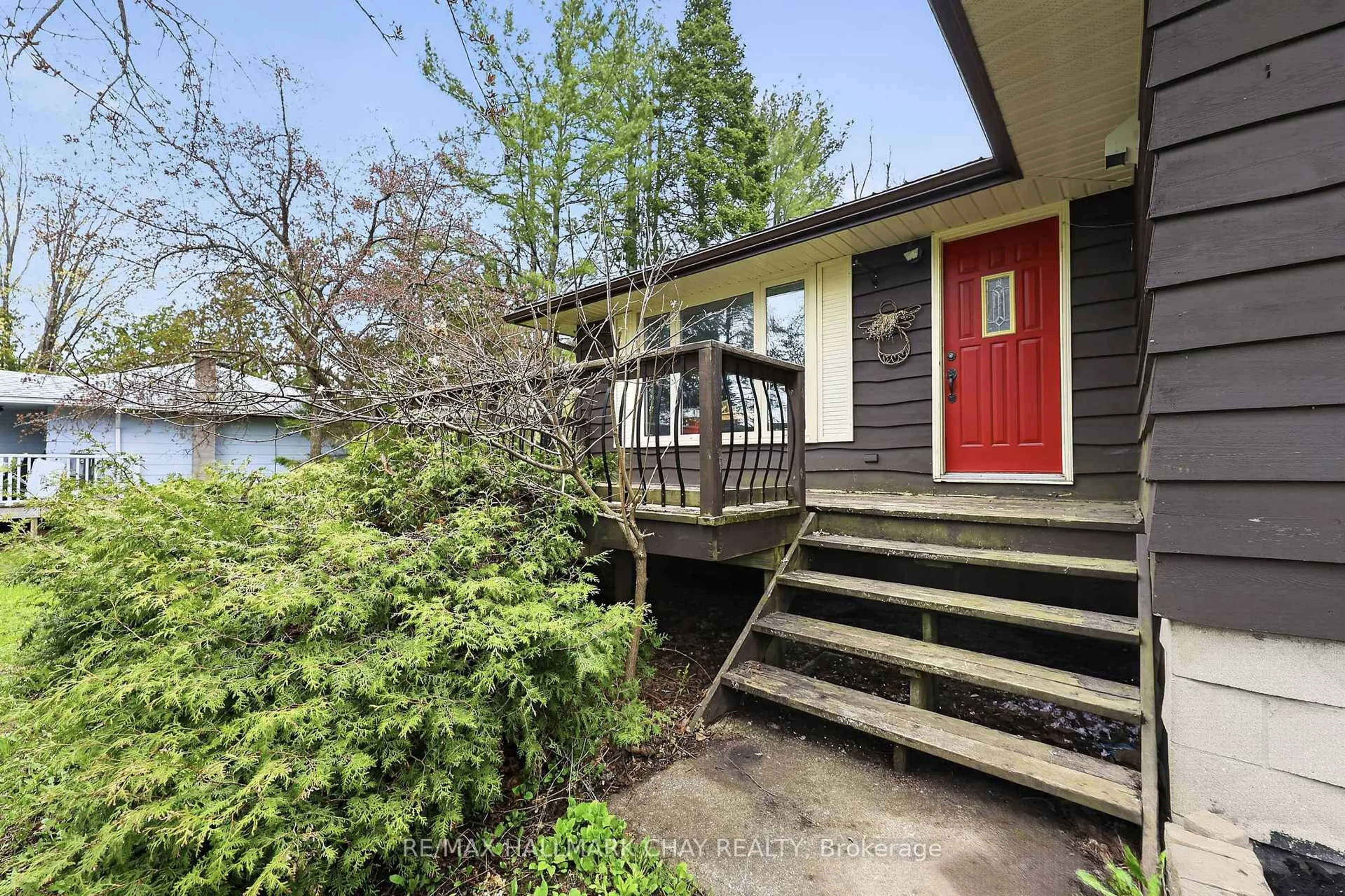 Home with vinyl exterior material, street for 2017 Warminster Sdrd, Oro-Medonte Ontario L3V 0K5