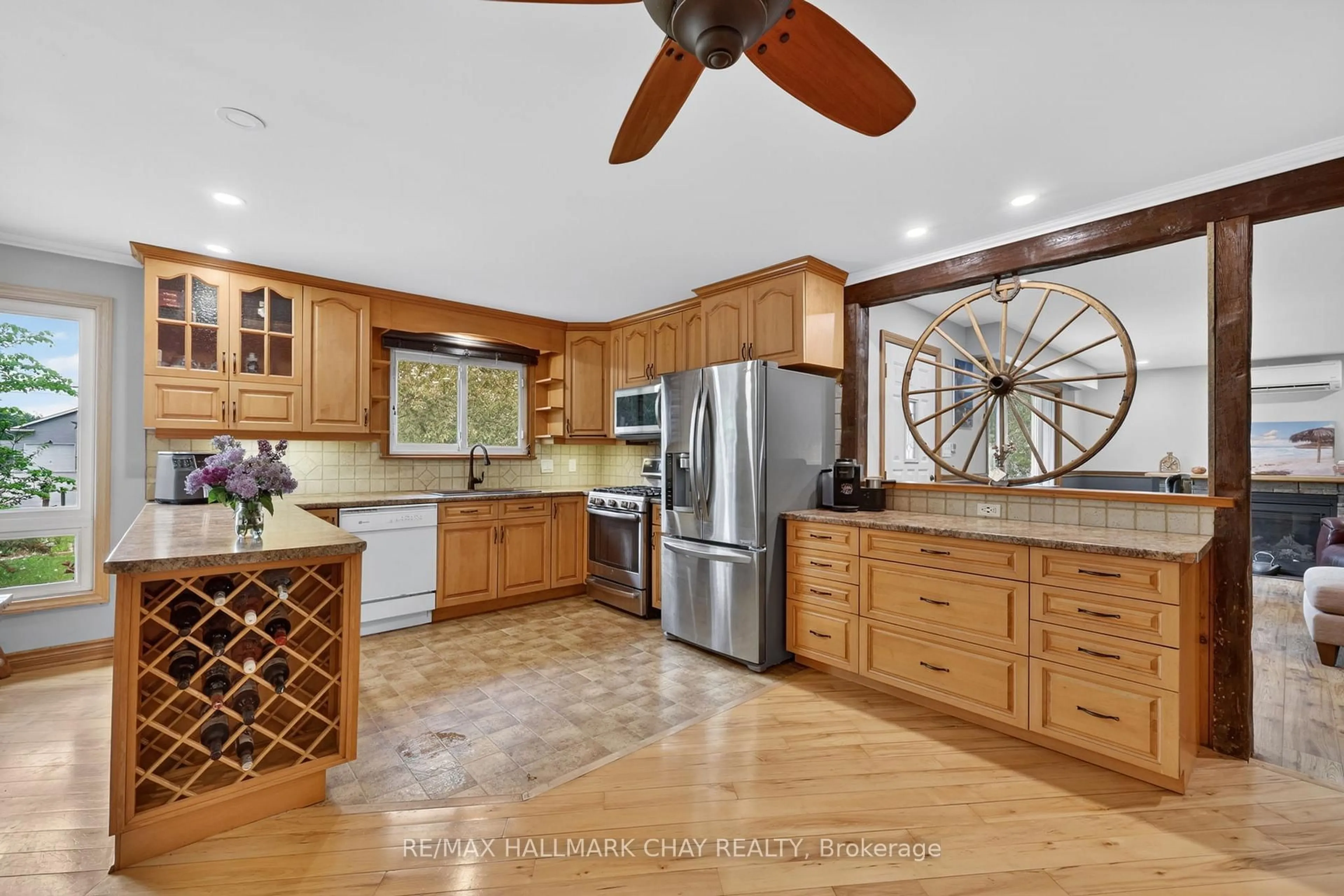 Open concept kitchen, ceramic/tile floor for 2017 Warminster Sdrd, Oro-Medonte Ontario L3V 0K5