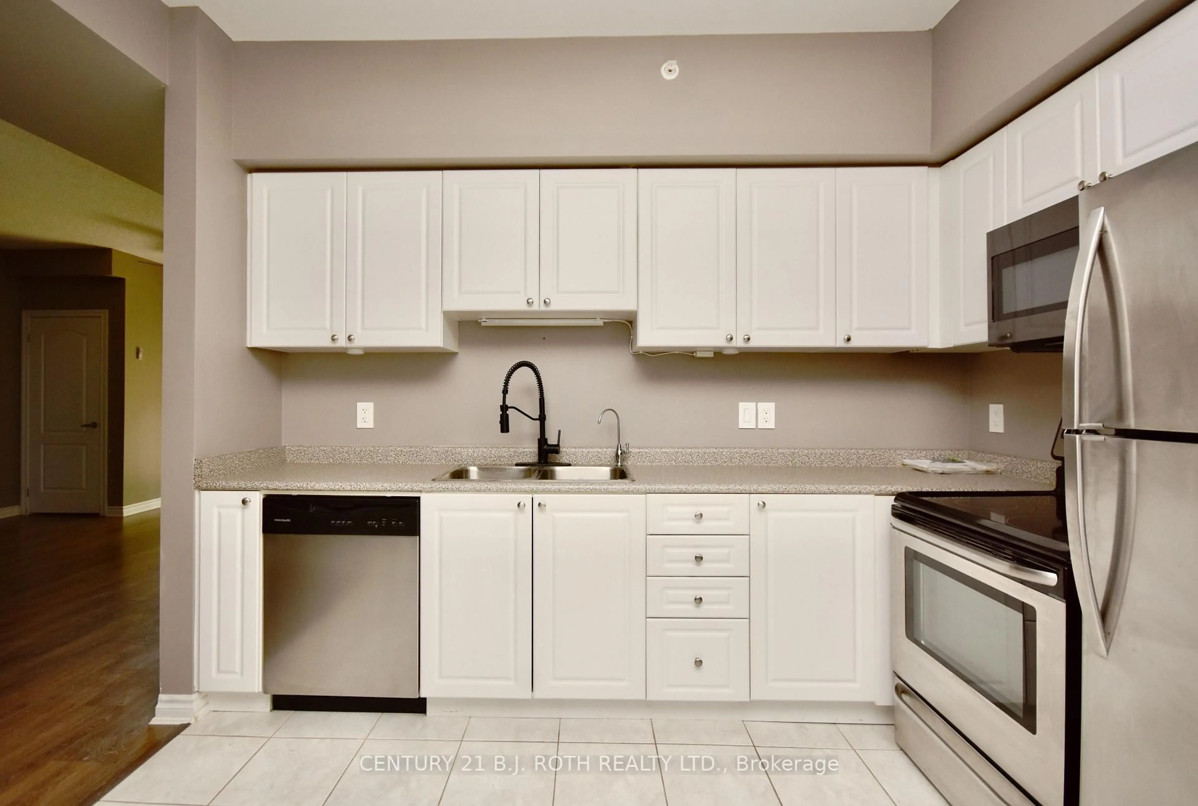 Standard kitchen, ceramic/tile floor for 43 Ferndale Dr #104, Barrie Ontario L4N 5W6