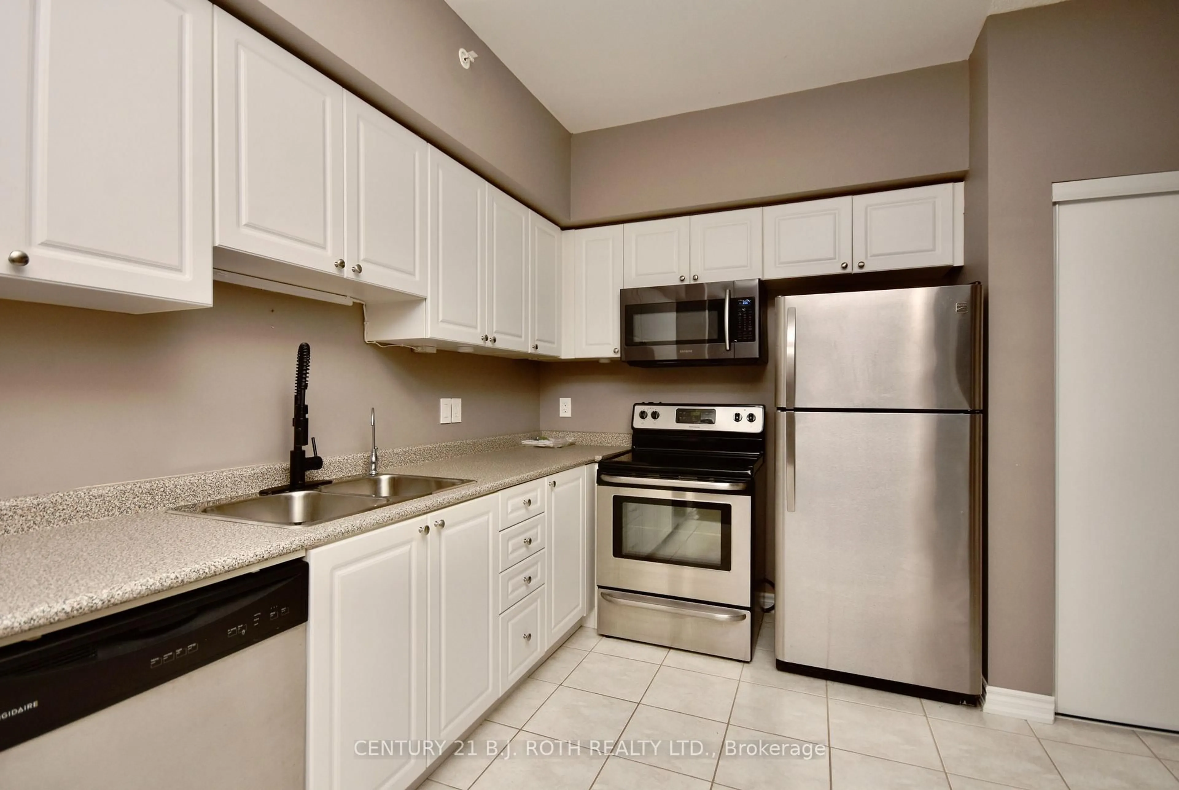 Standard kitchen, unknown for 43 Ferndale Dr #104, Barrie Ontario L4N 5W6