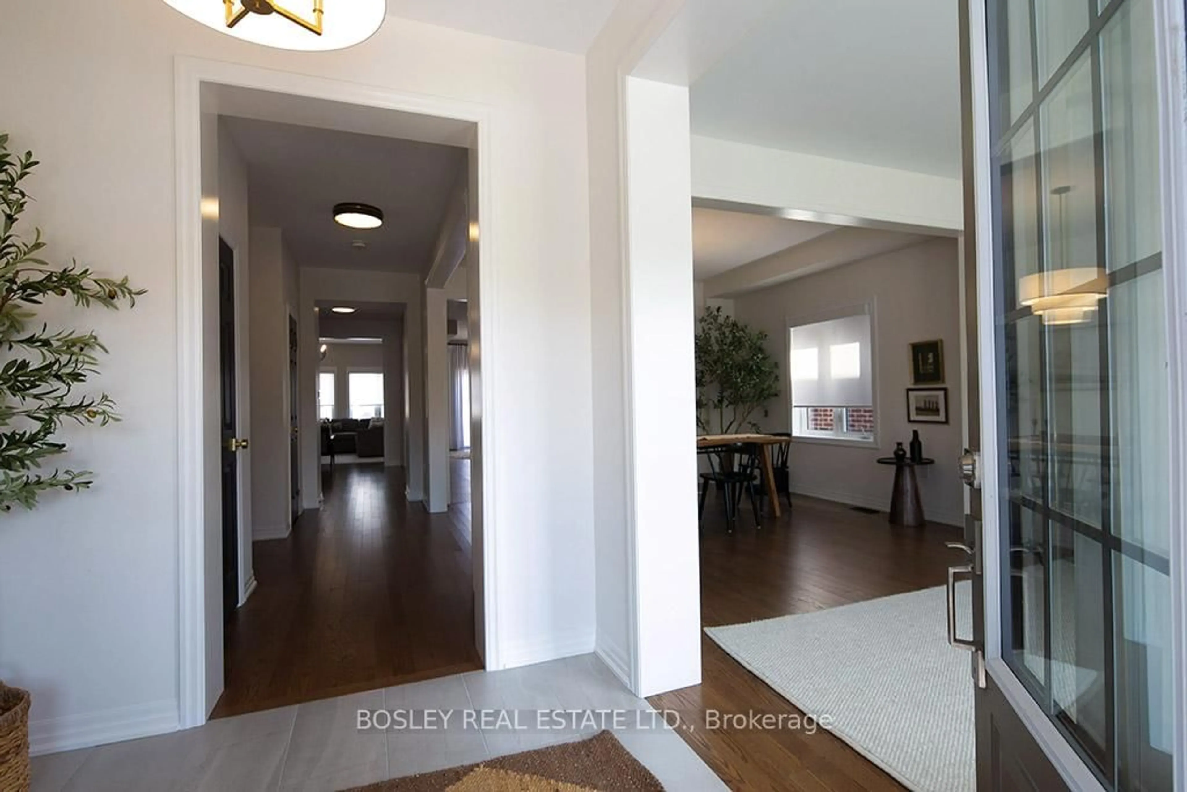 Indoor foyer for 259 Centre St, Clearview Ontario L0M 1S0