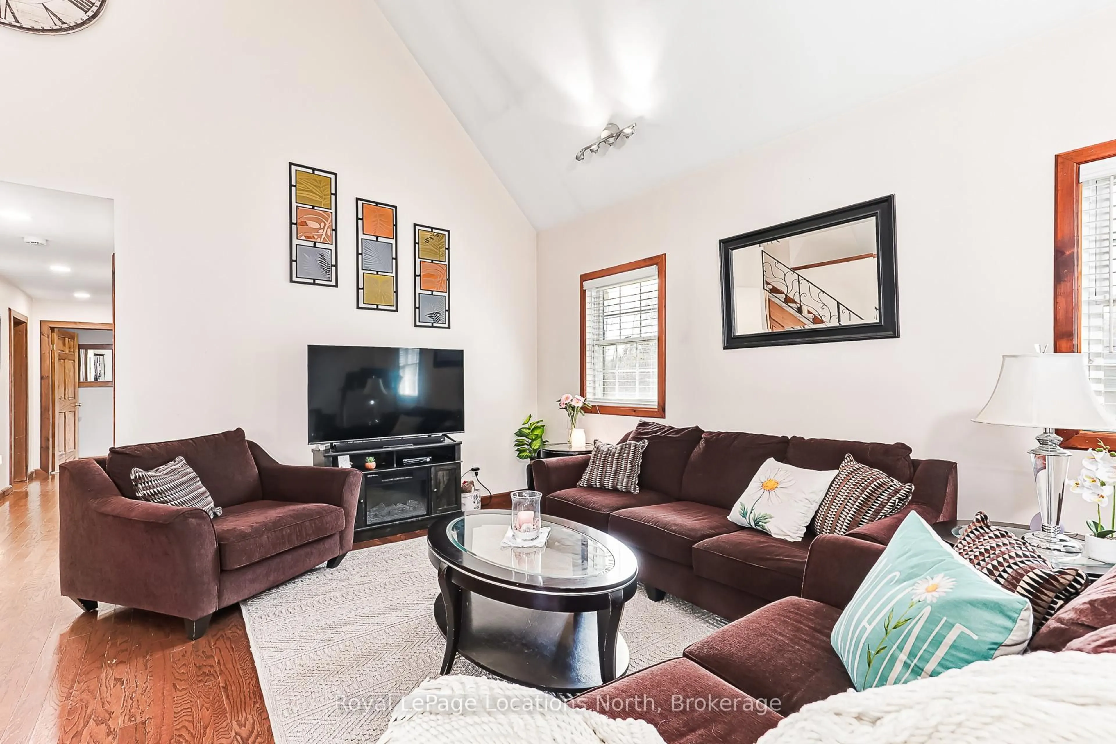 Living room with furniture, unknown for 63 BROADVIEW St, Collingwood Ontario L9Y 0X2